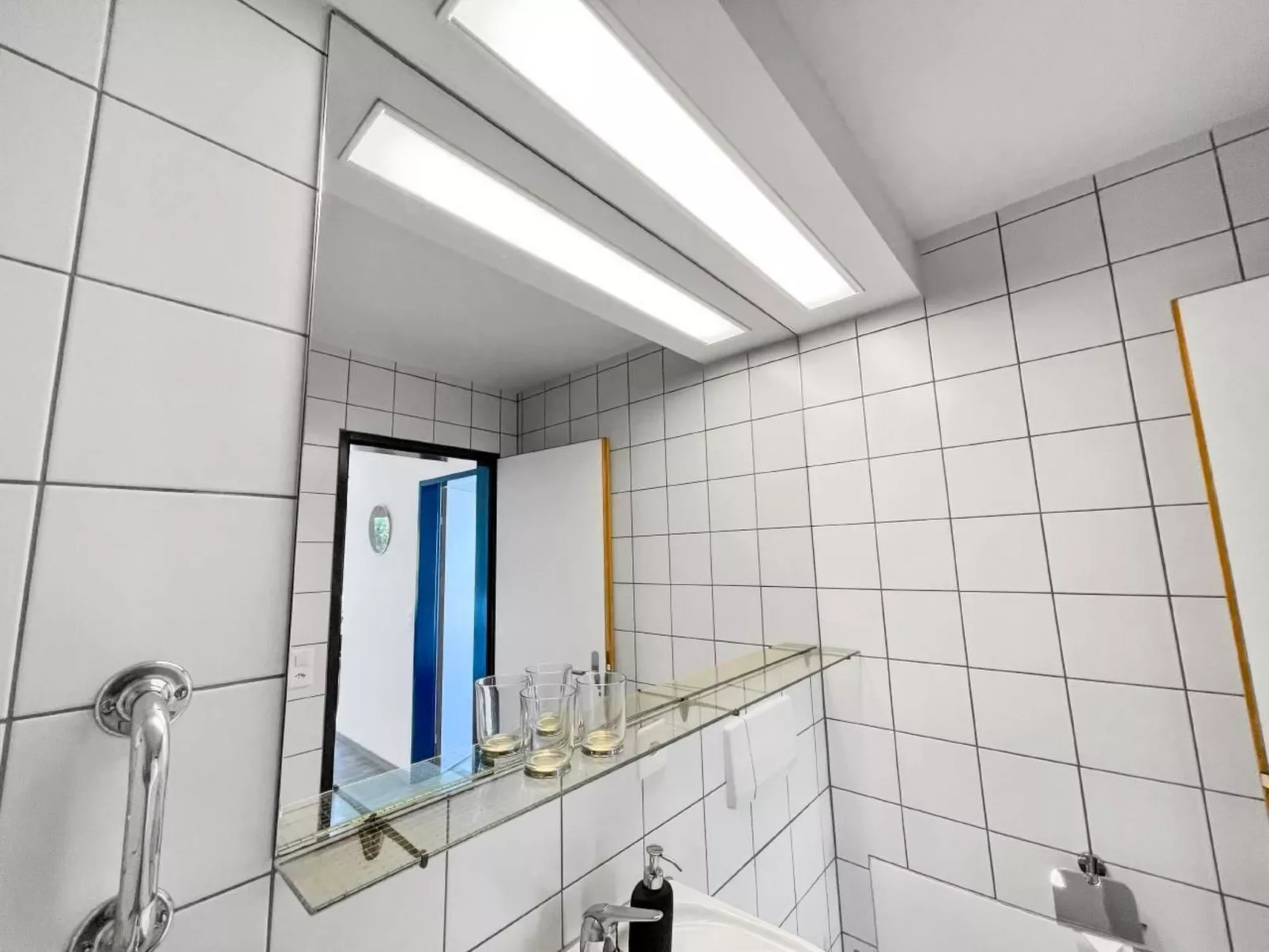 ARISER Zug Central Business Apartment-Image-tags.info