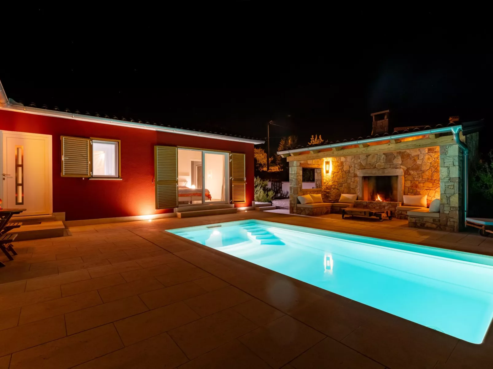 Detailgestaltete Villa mit Pool, Sauna und Hot Tub-Buiten