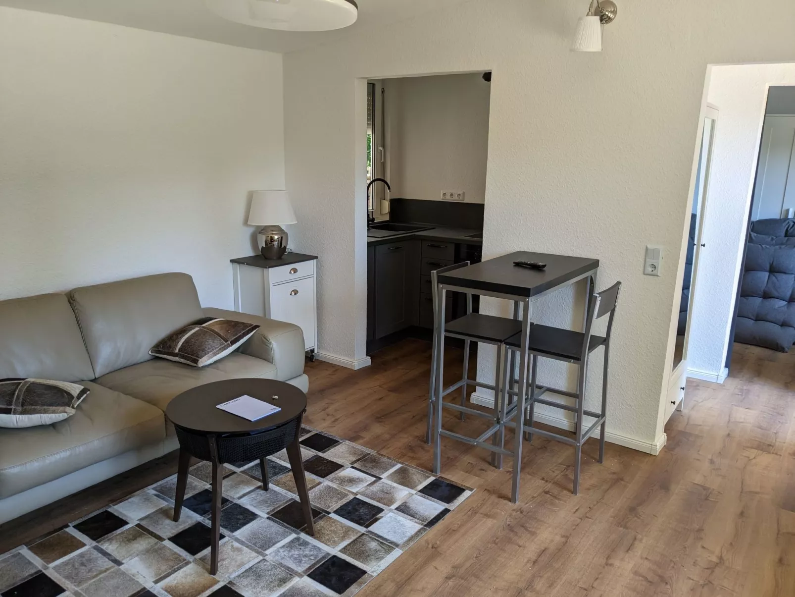 In Süd-Waldhanglage mit tollem Seeblick-Binnen