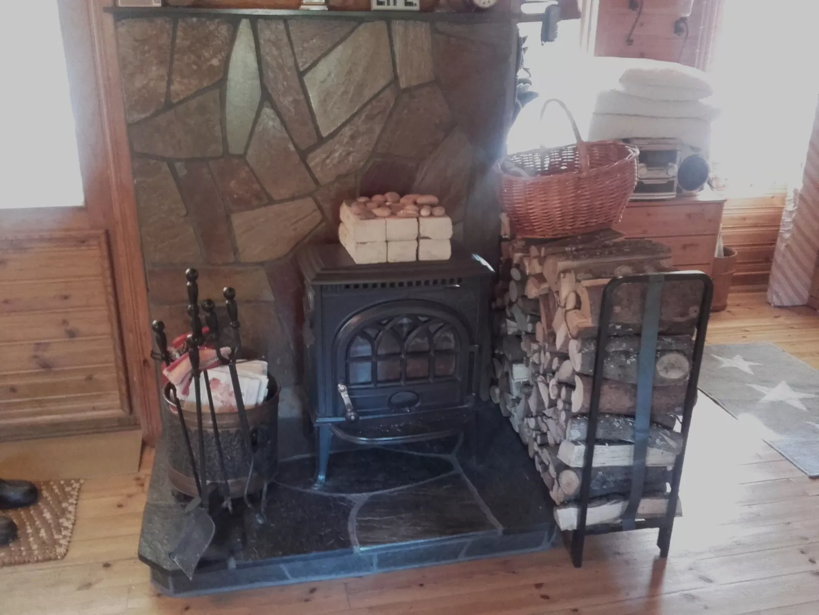 "Flodavägen 39" mit privatem Parkplatz-Buiten