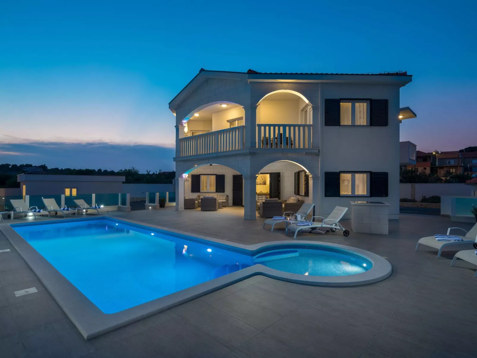 Charmante Villa Ivelja-Buiten