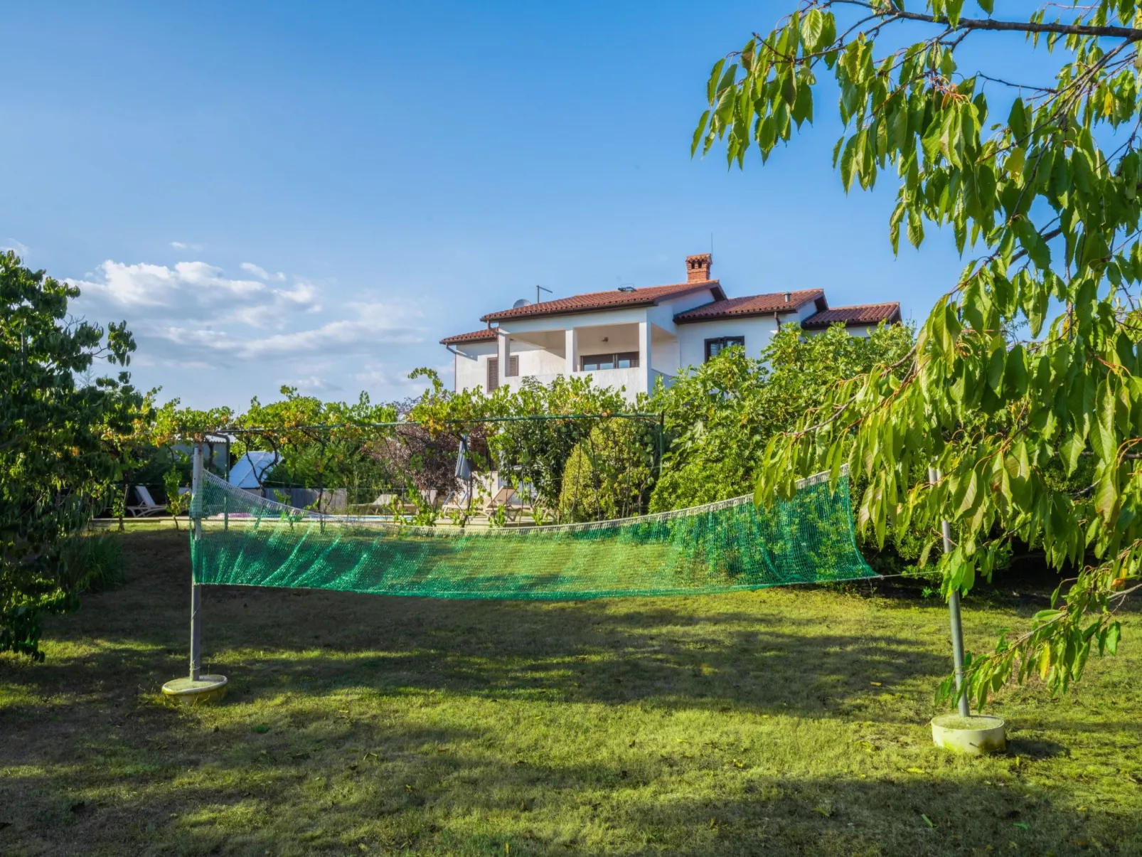 Attraktive Wohnung mit privatem Pool-Buiten