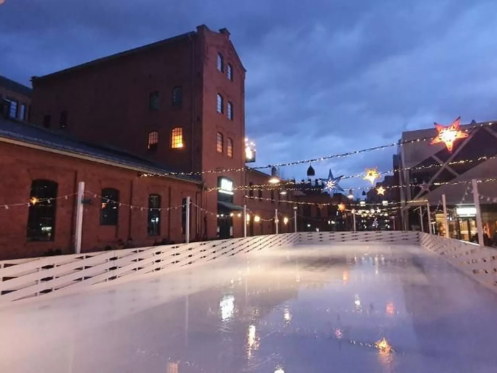 BESSERER PLATZ: Klassisches Warschau-Buiten