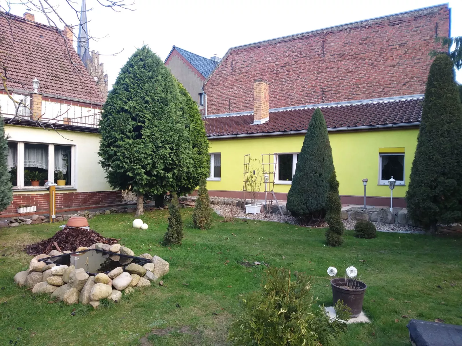 Gemütliche Wohnung mit Terrasse-Buiten