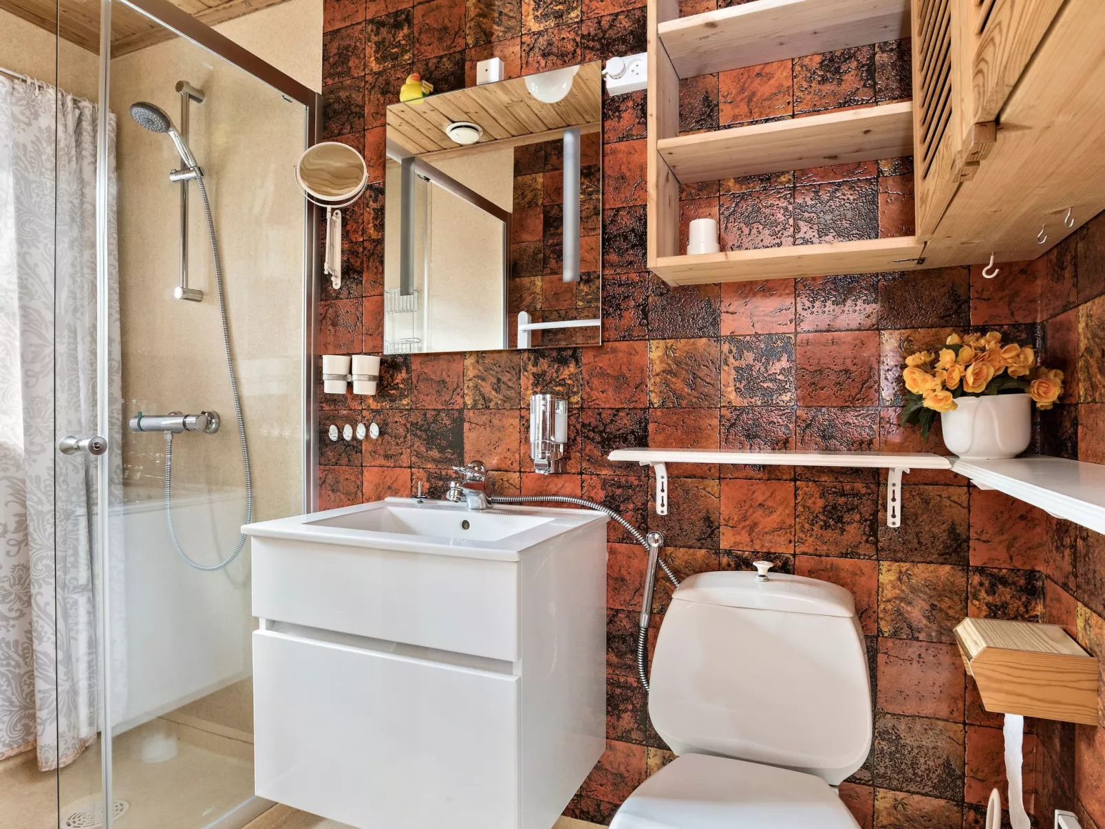 Idyllisch gelegenes, ebenerdiges Haus mit Terrasse-Binnen