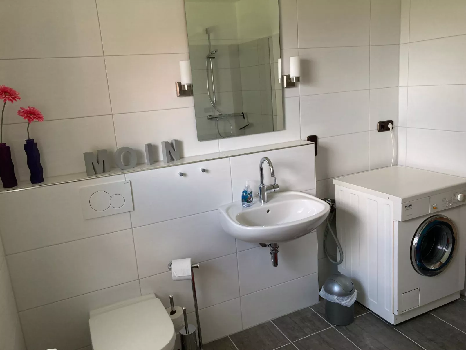 Mit kleinem Garten und Grill-Binnen