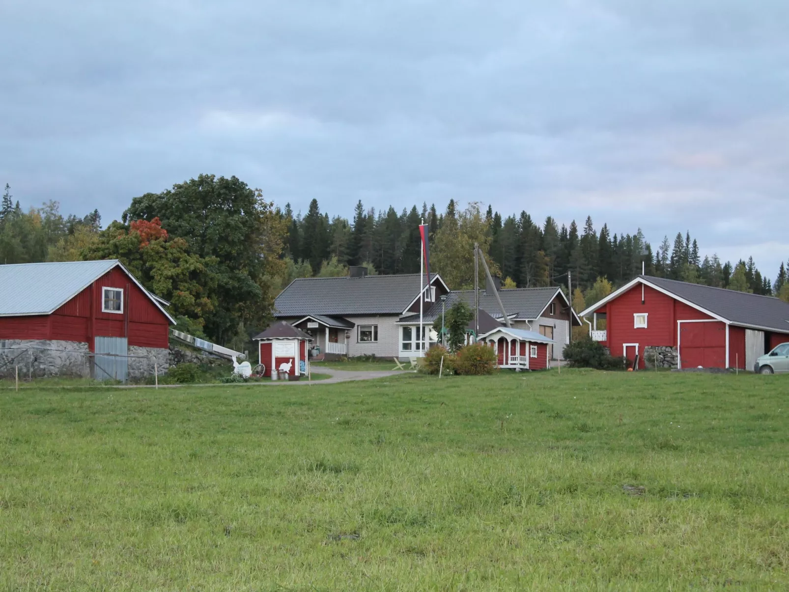 Anwesen mit eigenem Garten und Grill-Buiten