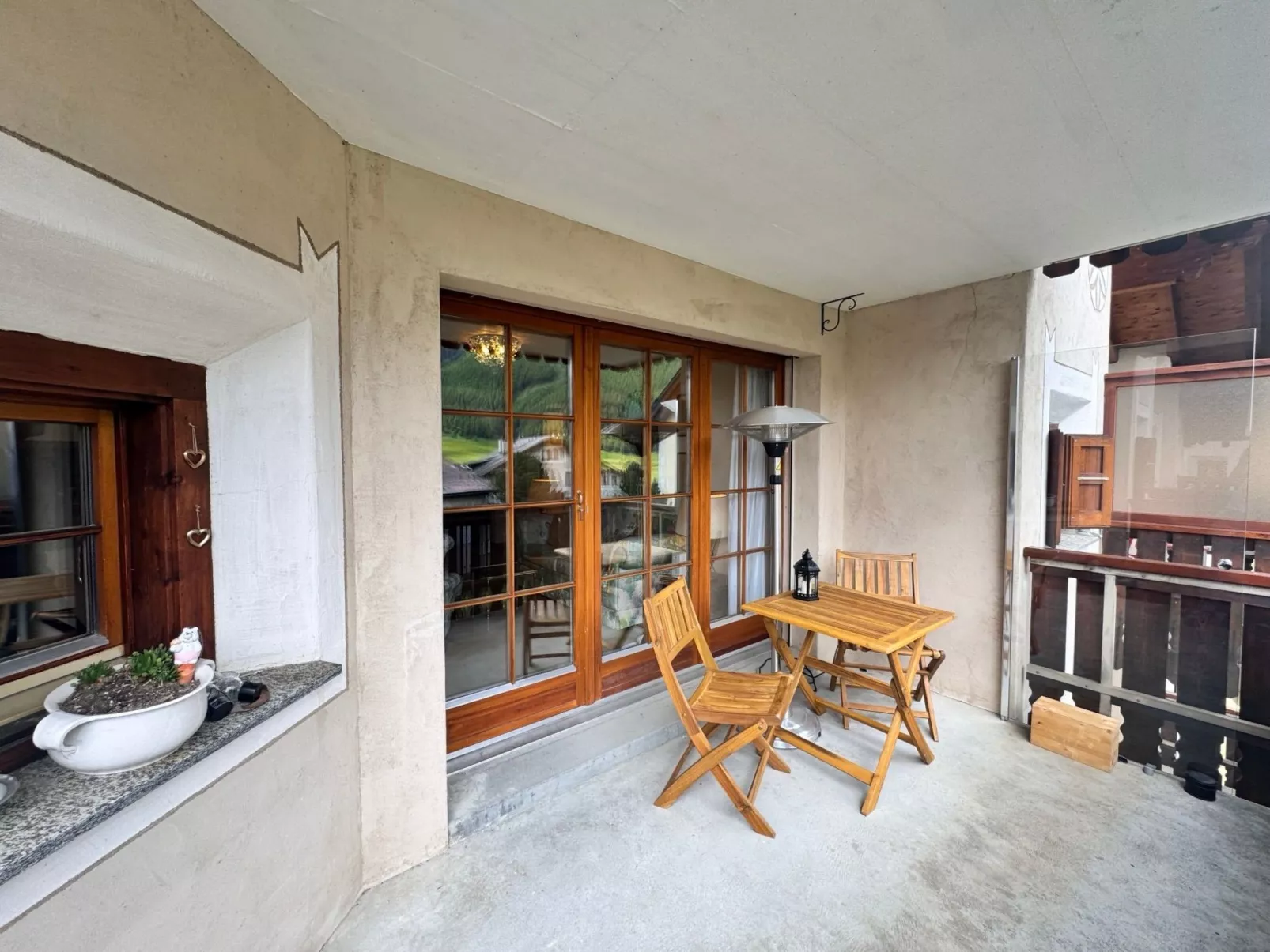 Chesa Blais, 2. OG-Buiten