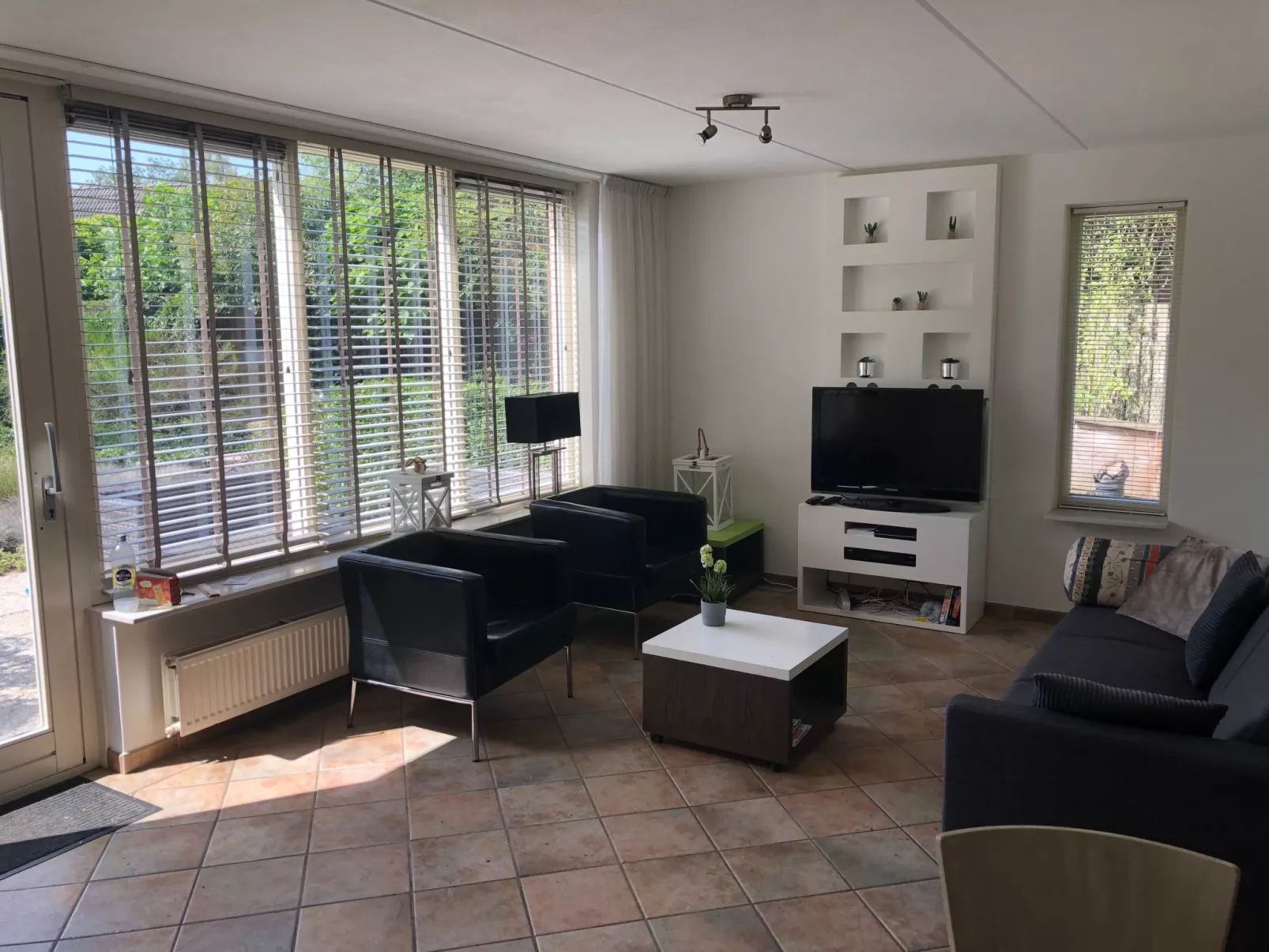 Geräumiges Ferienhaus mitten im Wald-Binnen