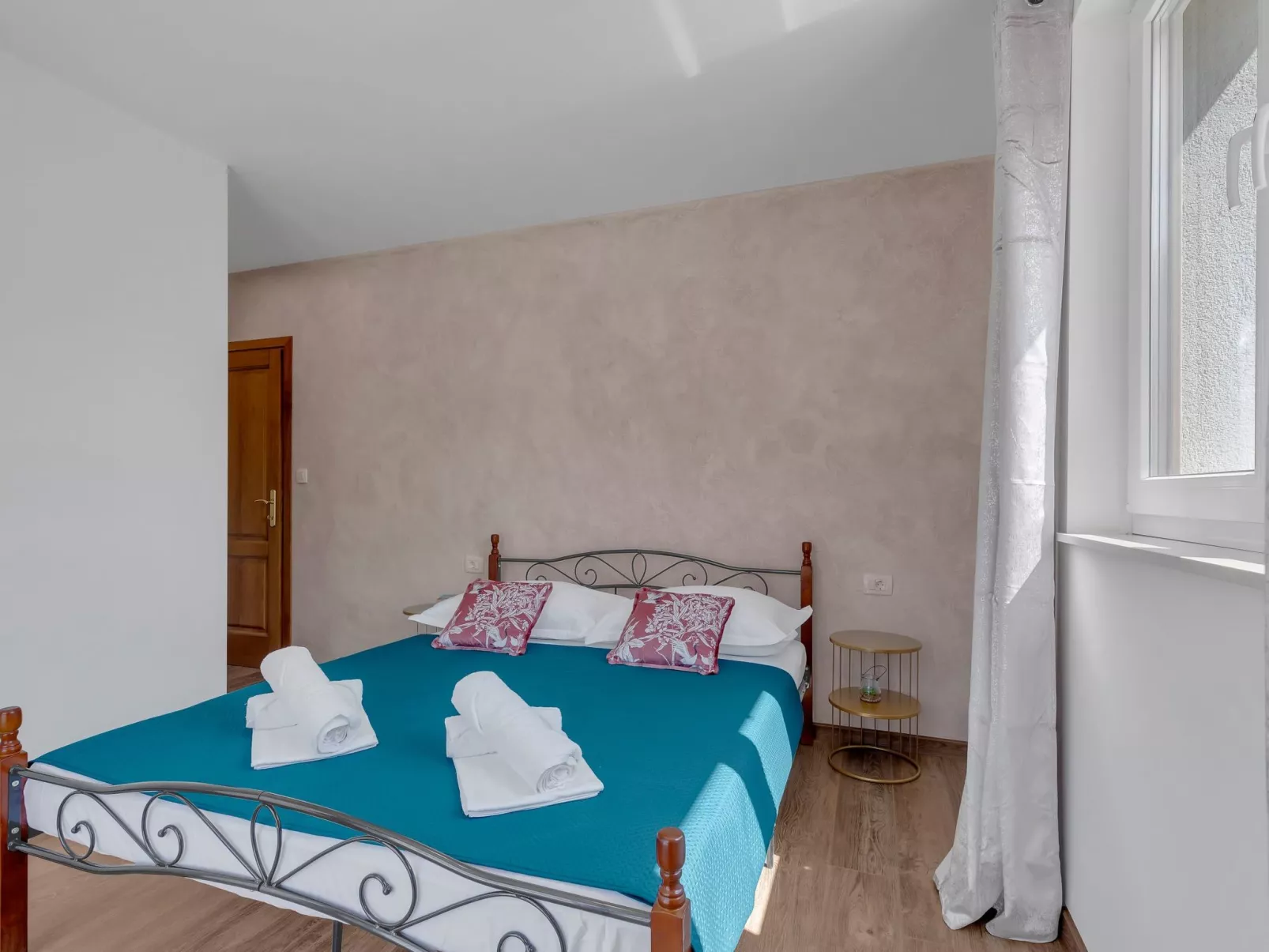 Alleinstehende Villa Slime mit Pool und Garten-Binnen