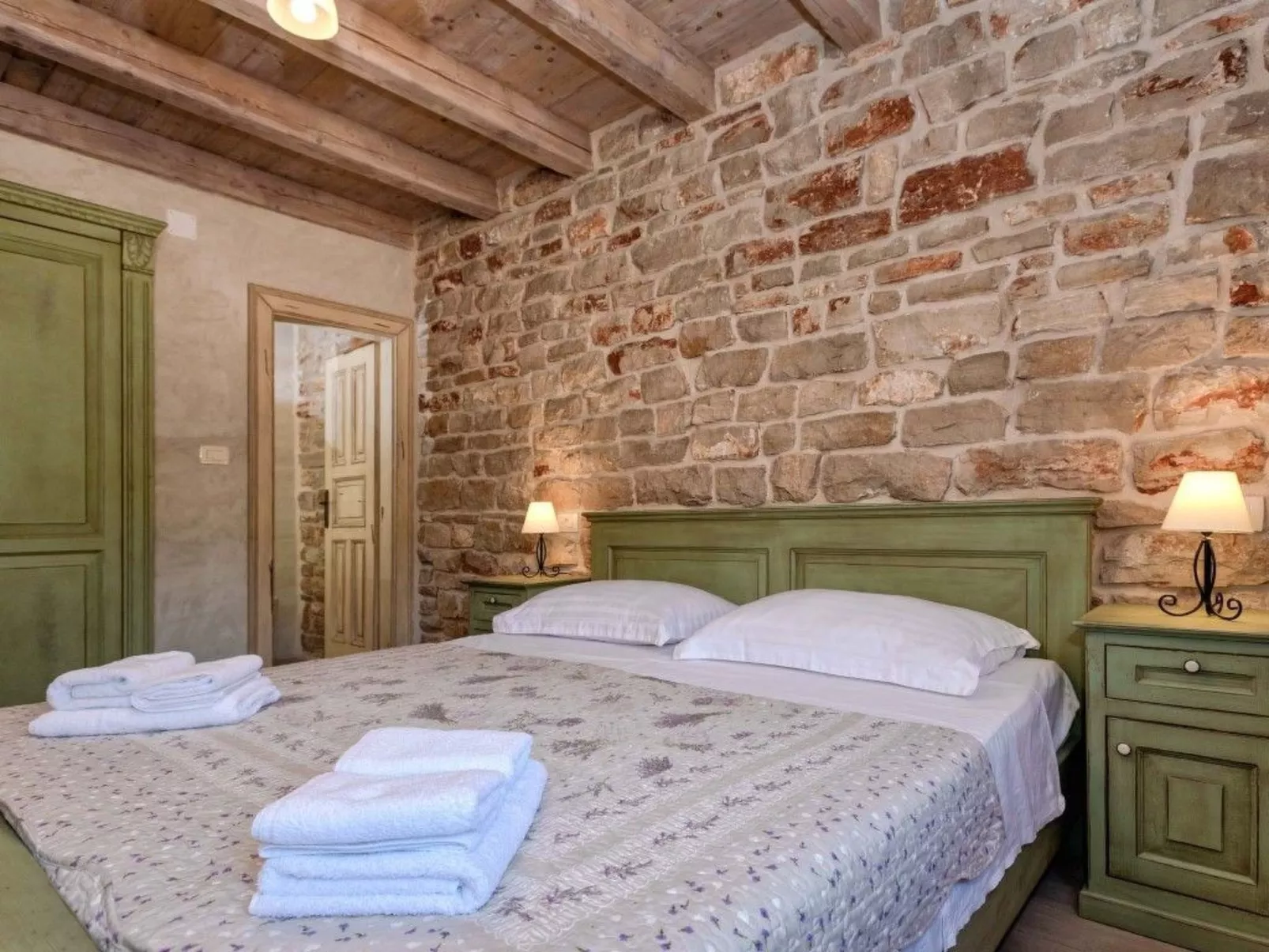 Villa Aristea bestehend aus drei Häusern-Binnen