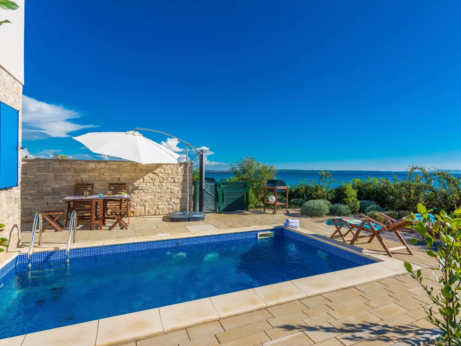 "Miri Melon" mit eigenem Pool-Image-tags.info