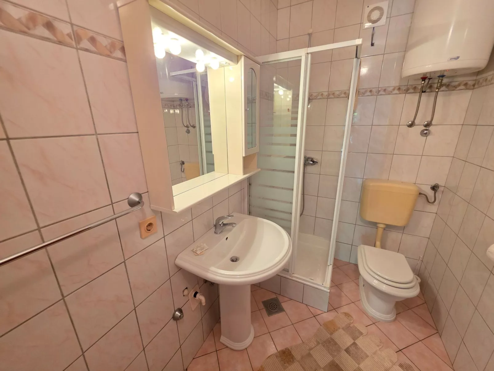 In Novi Vinodolski mit Grill, Garten und Terrasse-Binnen