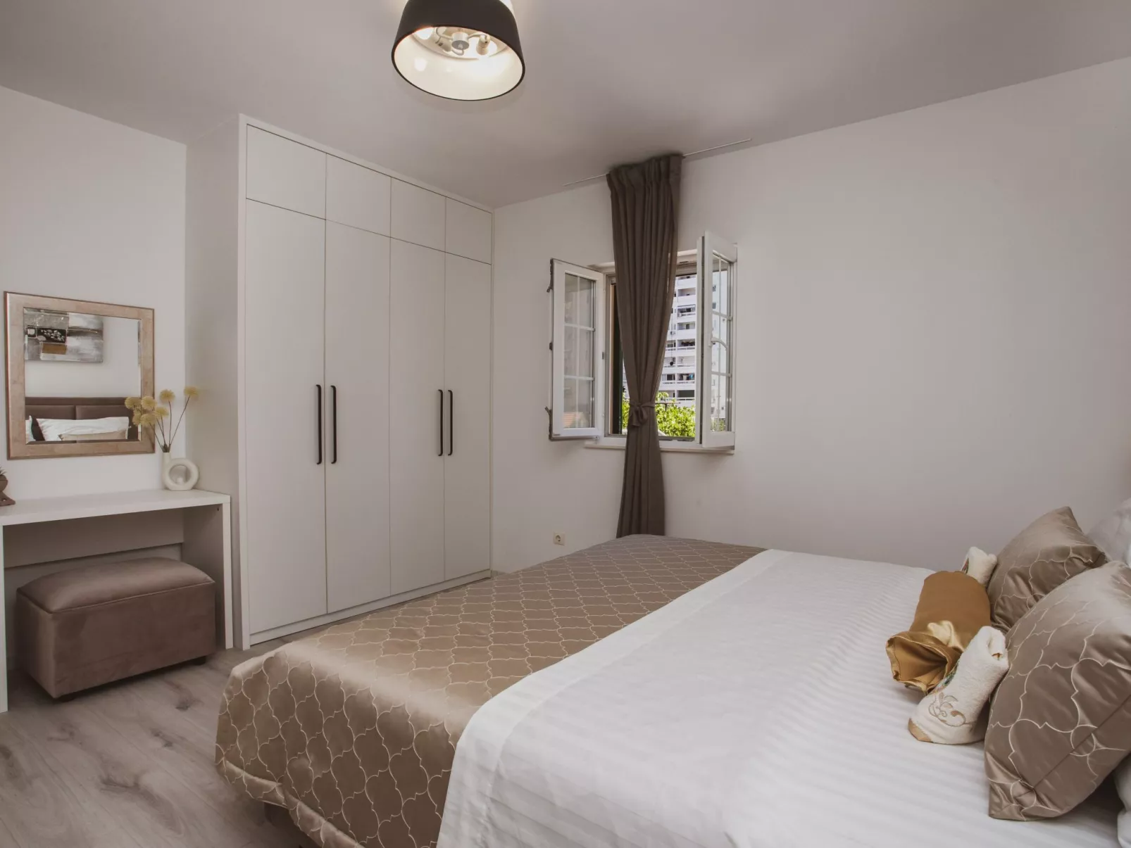 Luxuriöses Ferienhaus Lucija mit Jacuzzi-Binnen