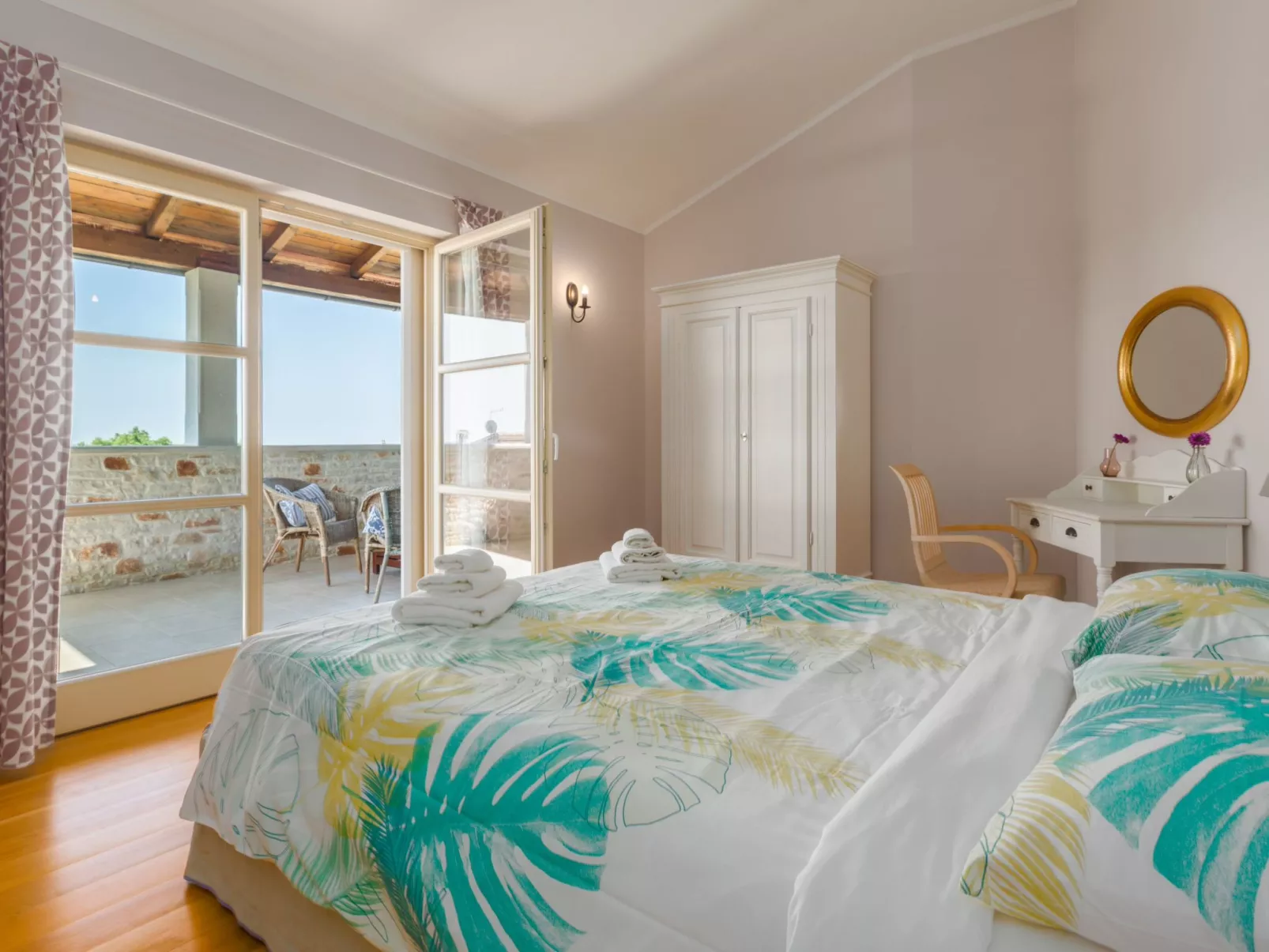 Villa mit Pool, Garten und Sommerküche-Binnen