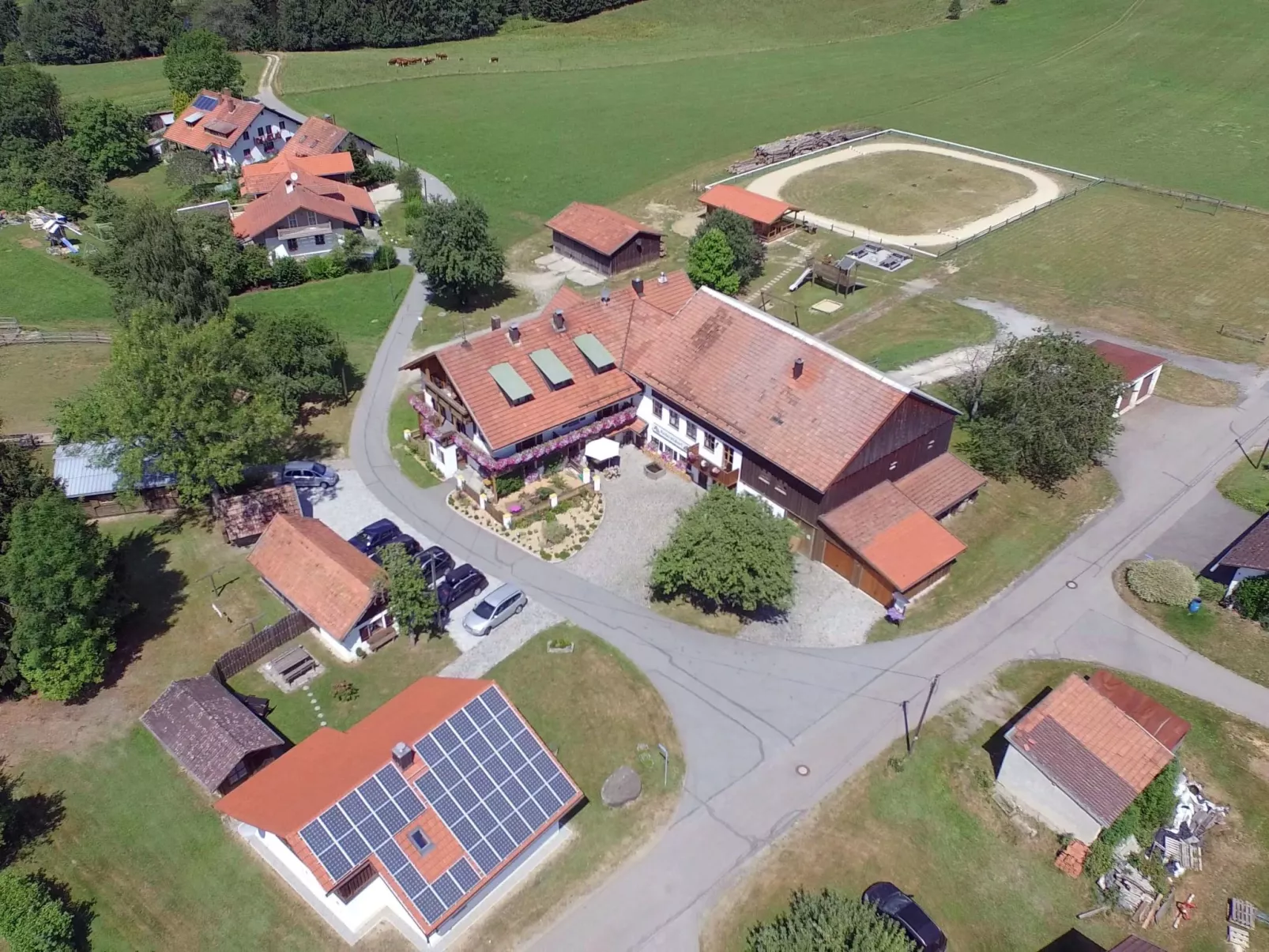 Landhaus mit Sonnenterrasse und Garten-Buiten