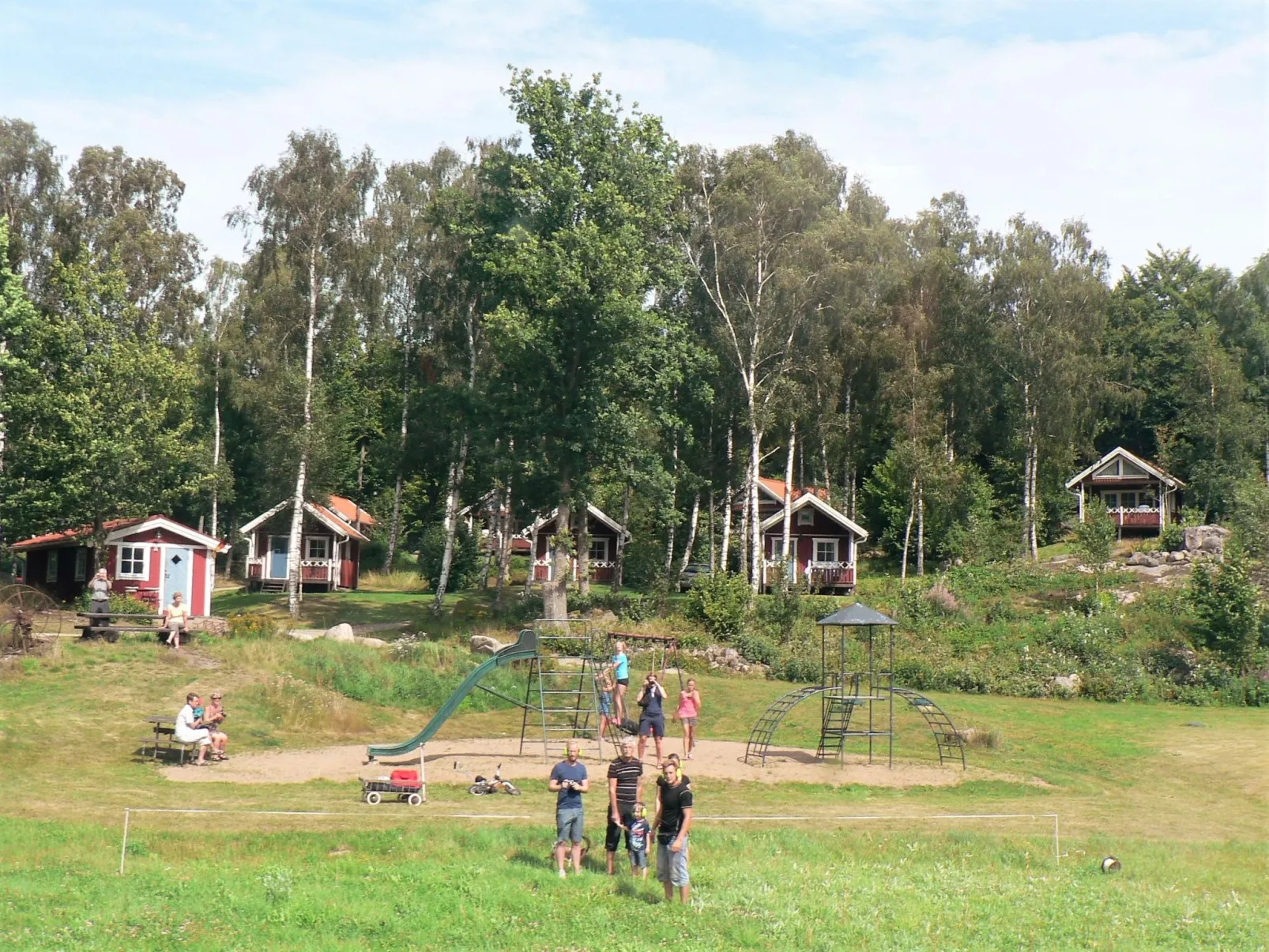 Holzhaus mit überdachter Terrasse-Buiten