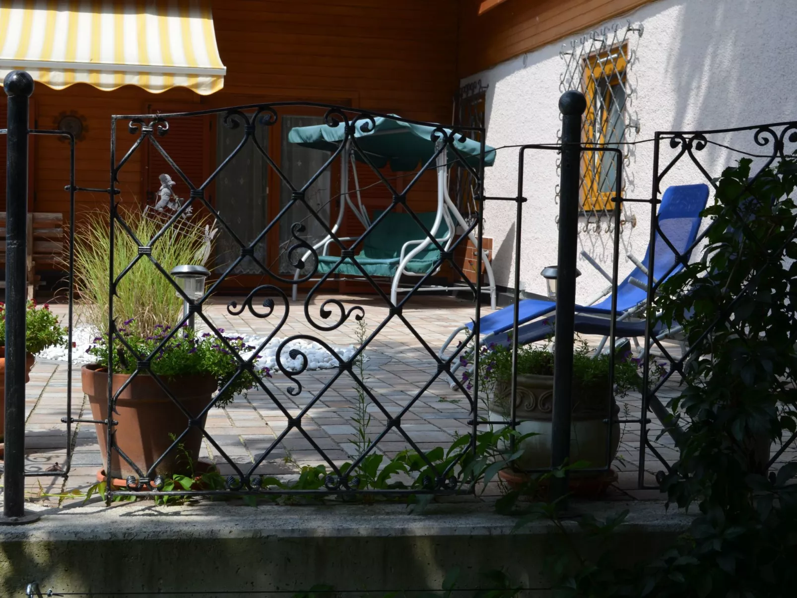 Geräumige Ferienwohnung mit zwei Schlafzimmern - Buiten