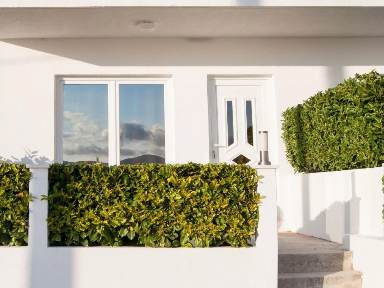 Moderne Ferienwohnung mit Meerblick-Buiten