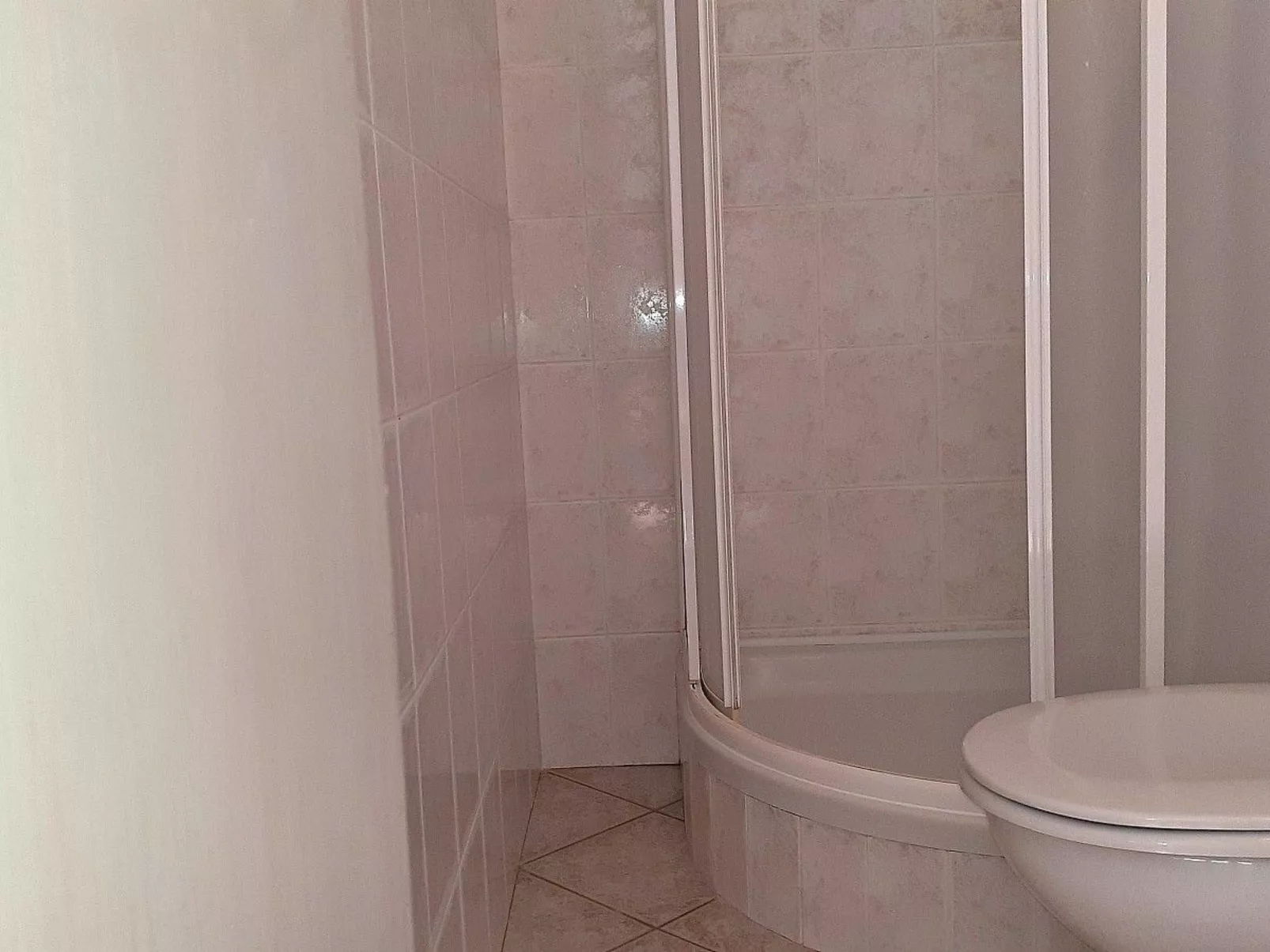 Wohnung mit Balkon und Meerblick in Strandnähe-Binnen