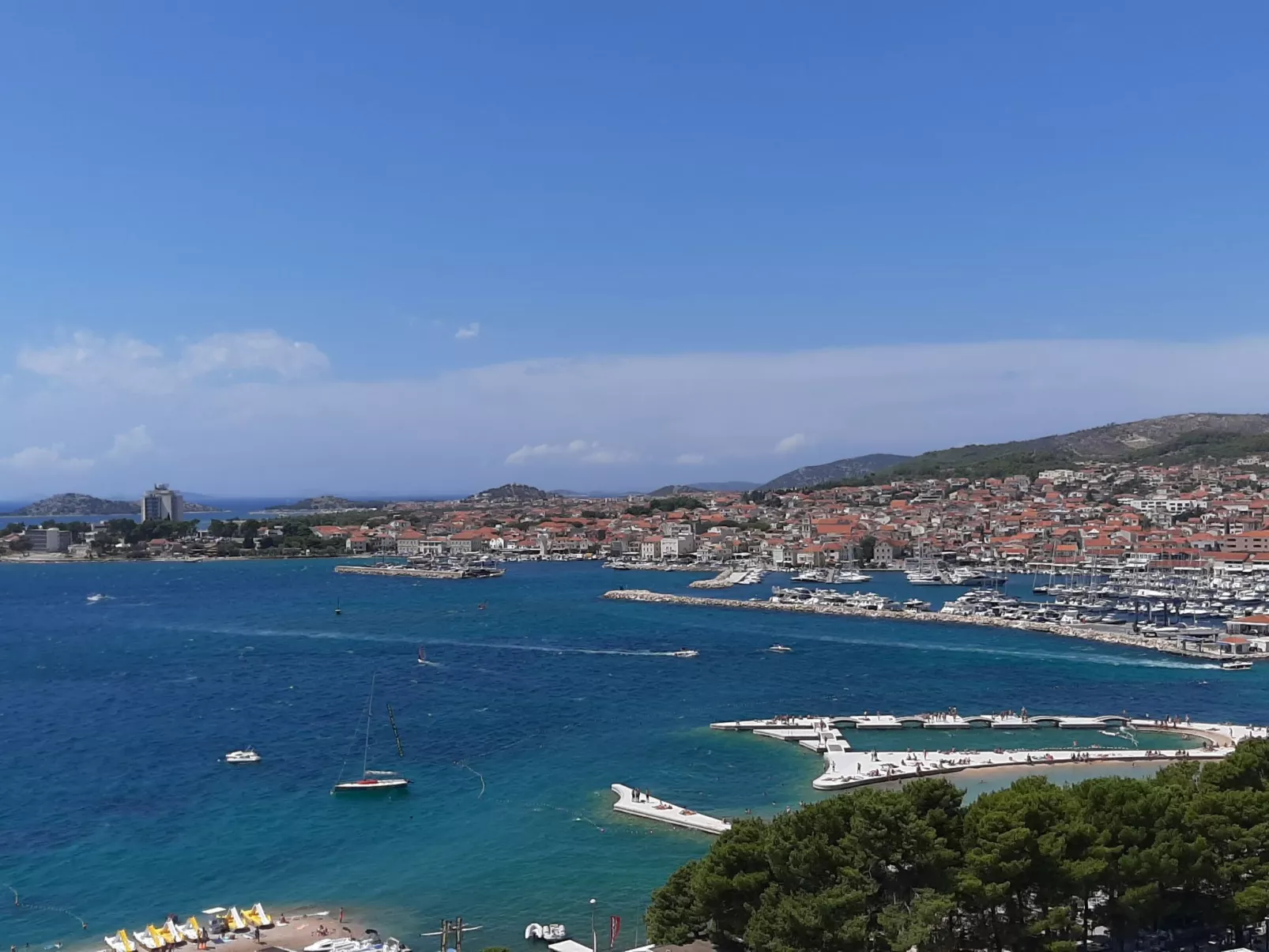 Gemütliches Apartment mit Balkon-Buiten
