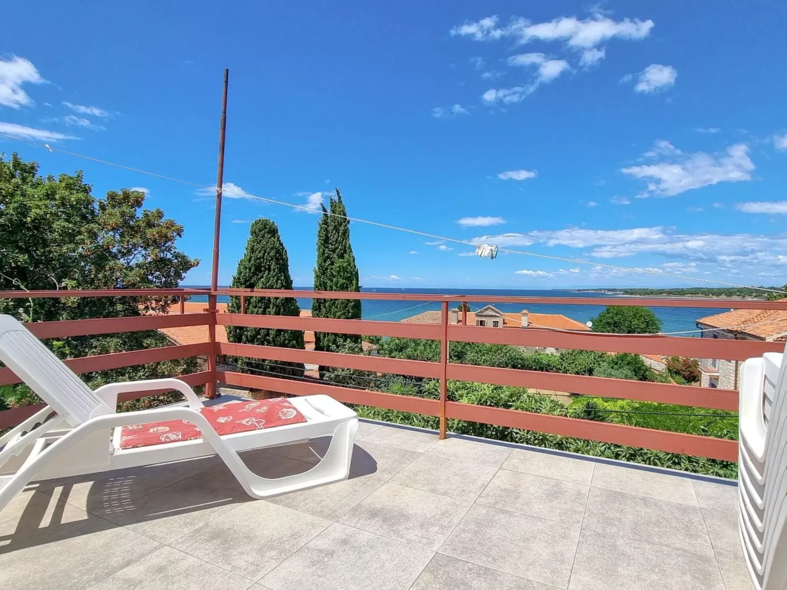 "Davor 8" direkt am Strand-Buiten