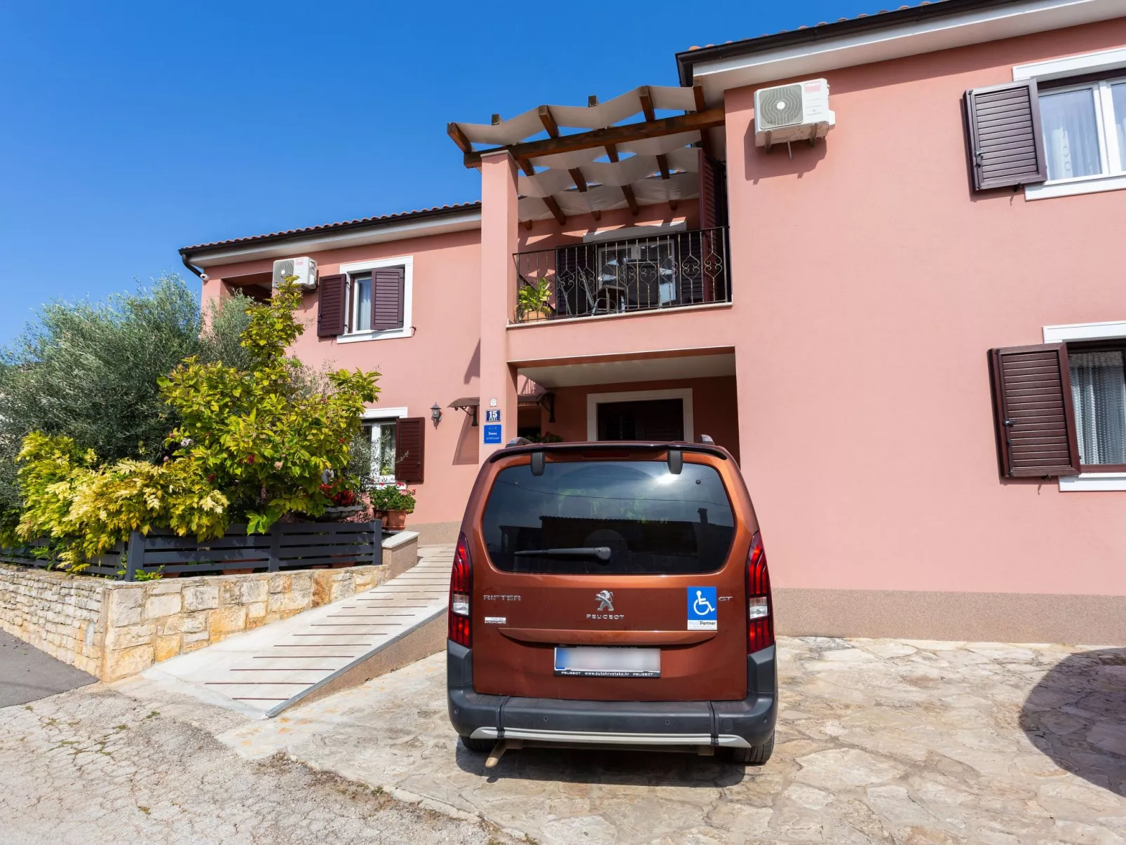 Schöne Wohnung Funtana Nr.1-Buiten