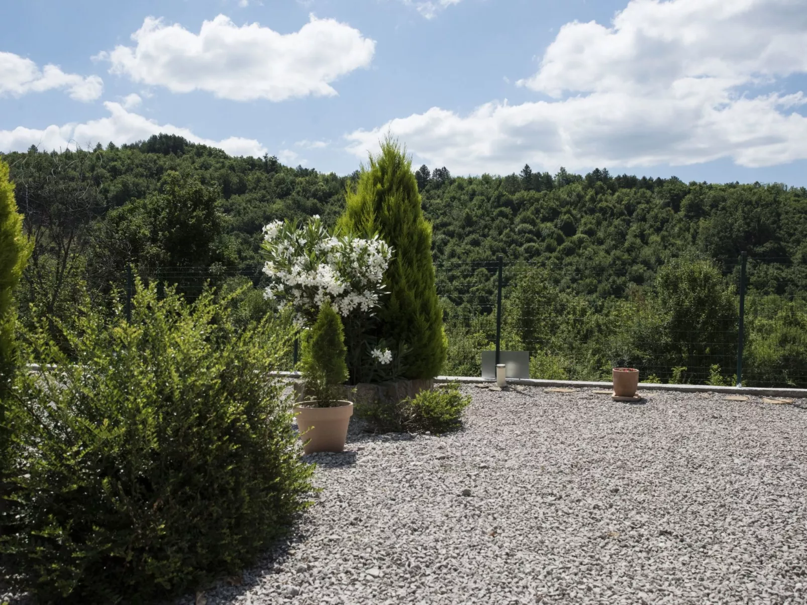 Mit eigenem Pool-Buiten