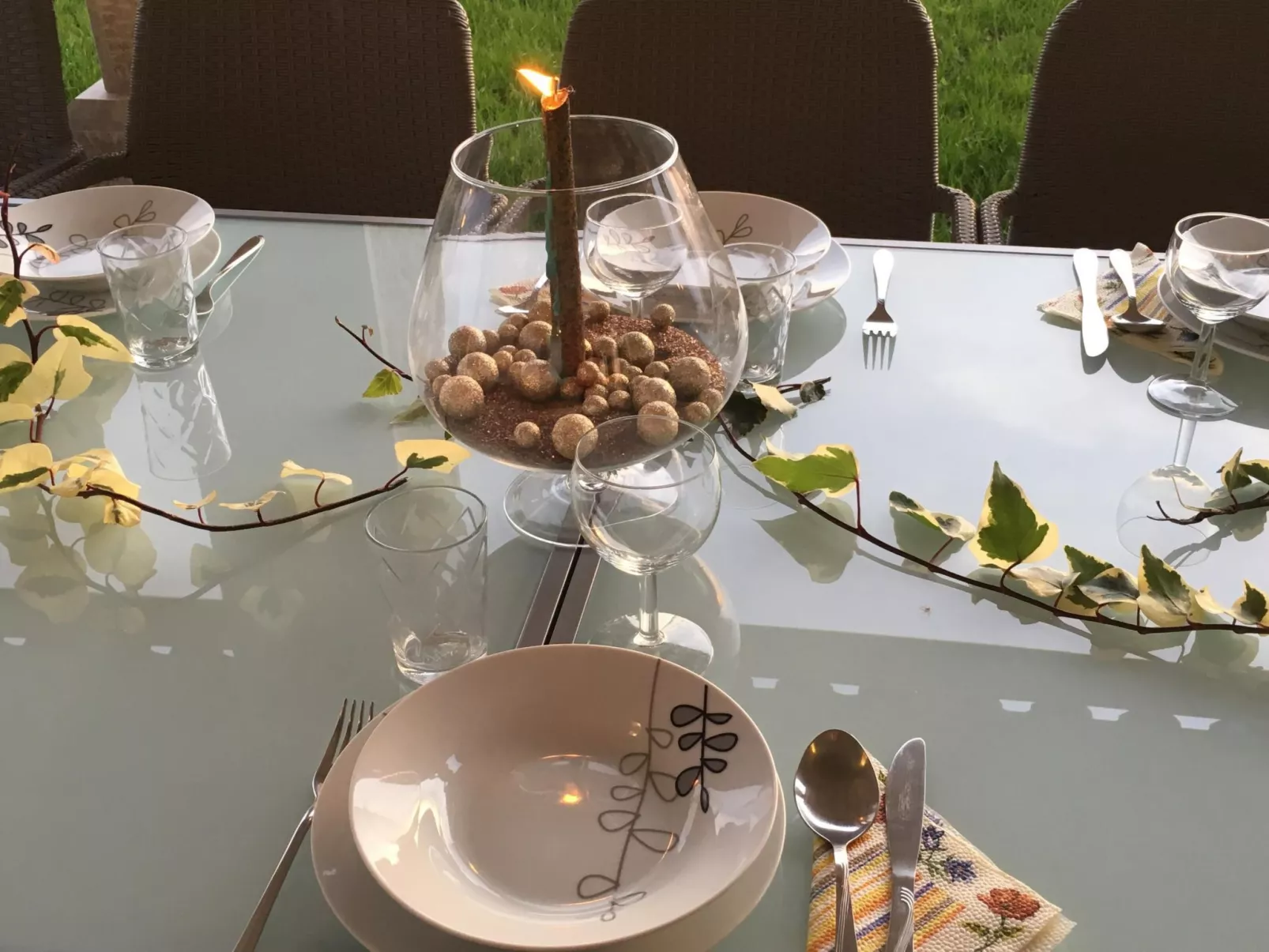 Elegante und komfortable Villa mit Salzwasserpool, Whirlpool und Sauna, umgeben-Buiten