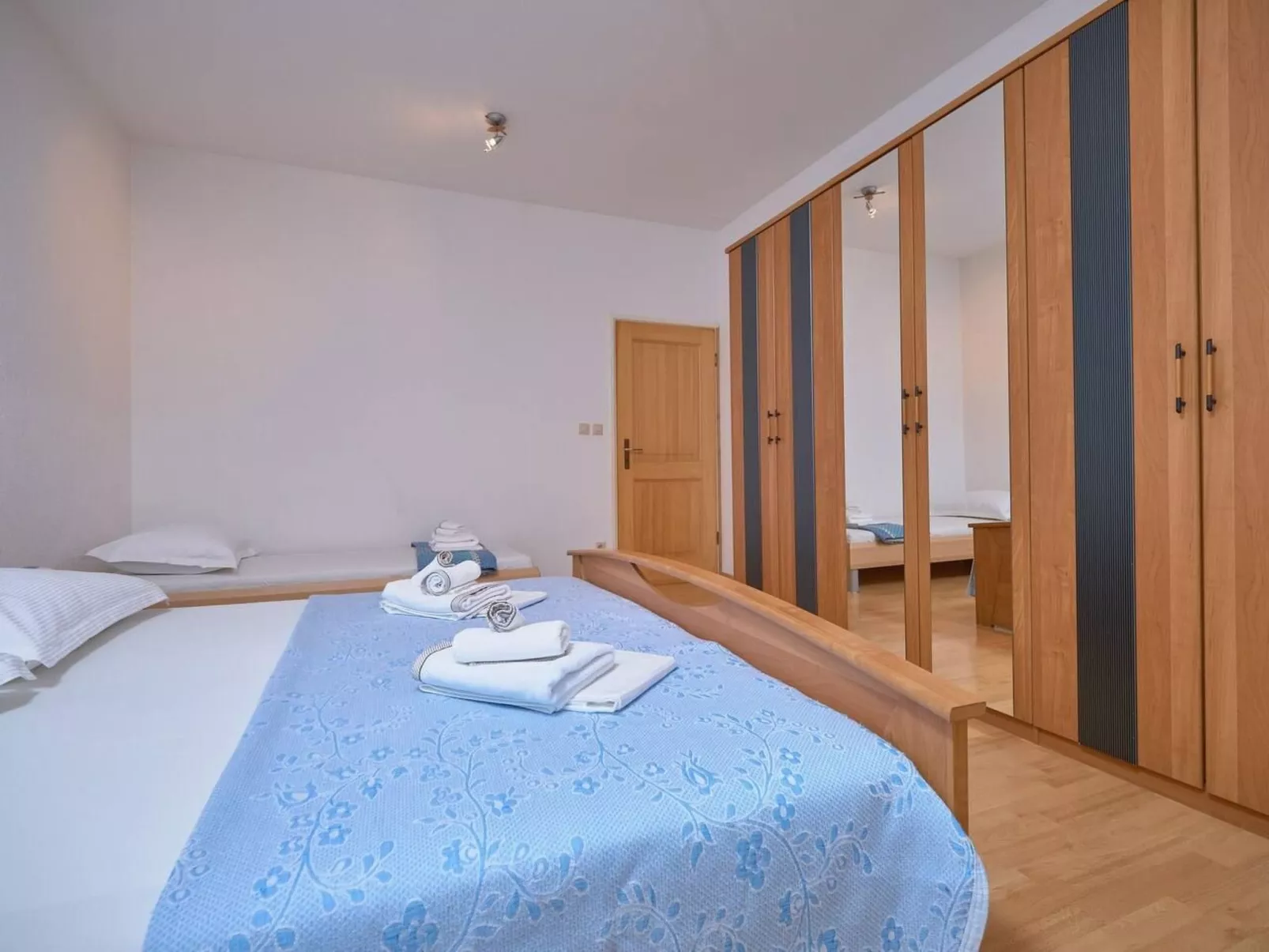 M Charmante Wohnung mit Gemeinschaftspool-Image-tags.info