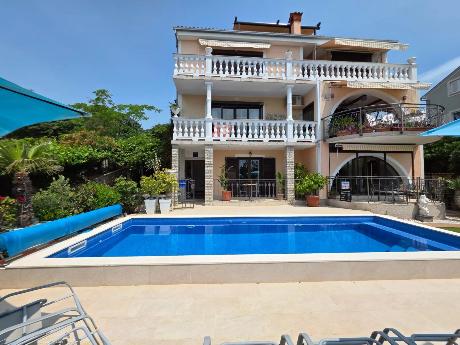 Appartement mit Balkon und Meerblick-Image-tags.info