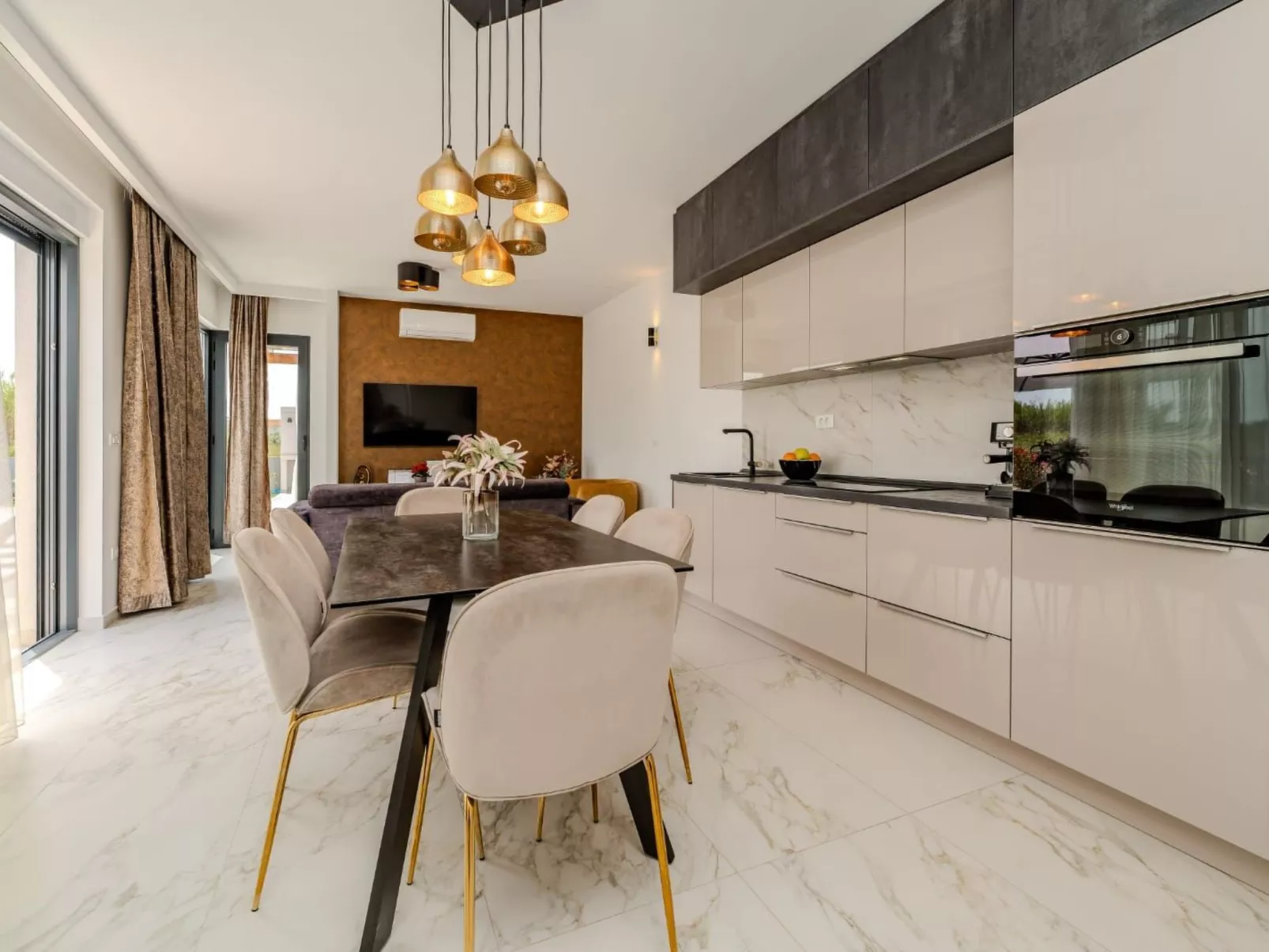 Villa mit beheiztem Pool - von TA Leut Agency-Binnen