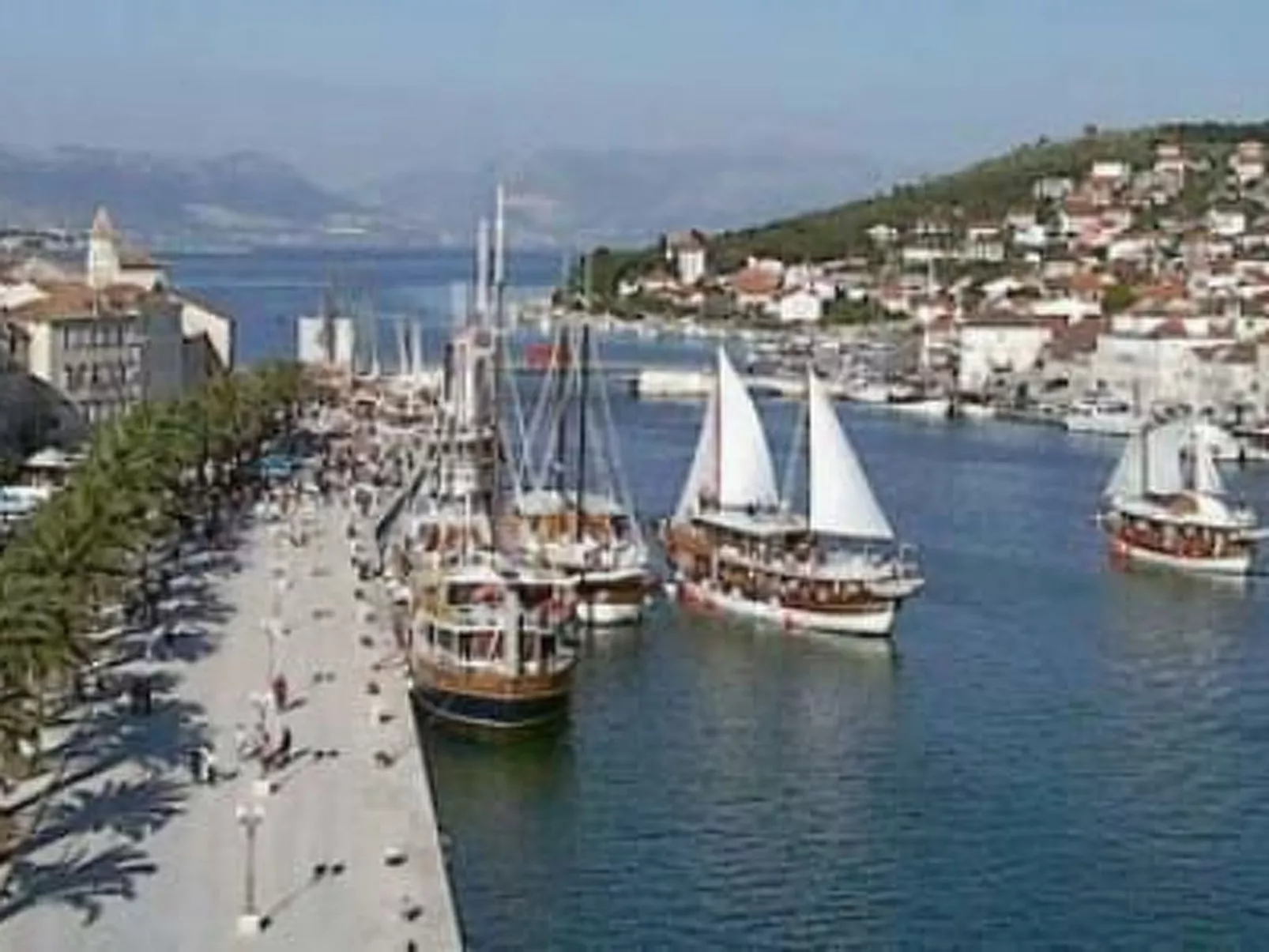 Appartment für 2 Personen mit Pool, Okrug Gornji-Image-tags.info