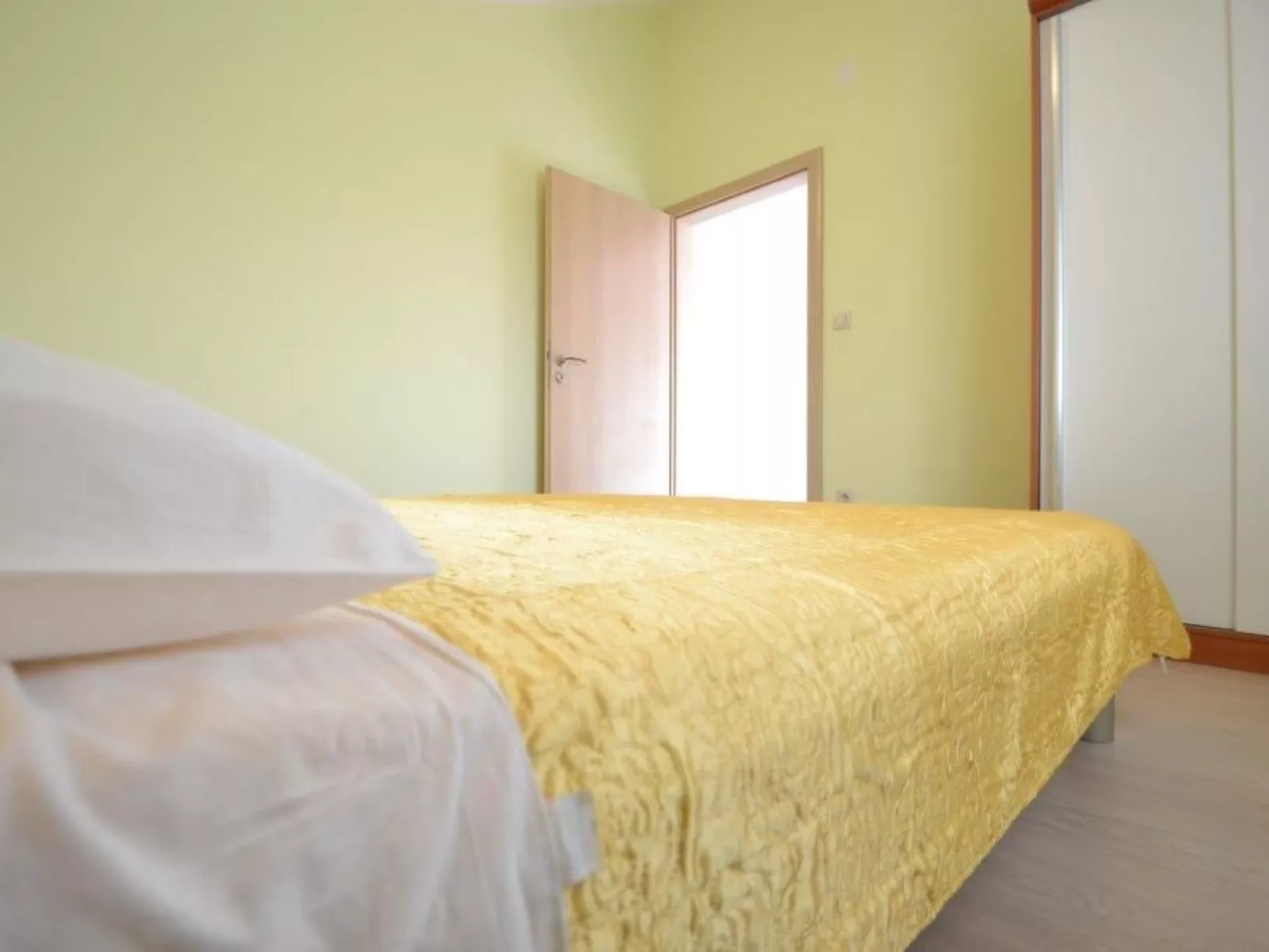 Wohnung mit Balkon-Binnen