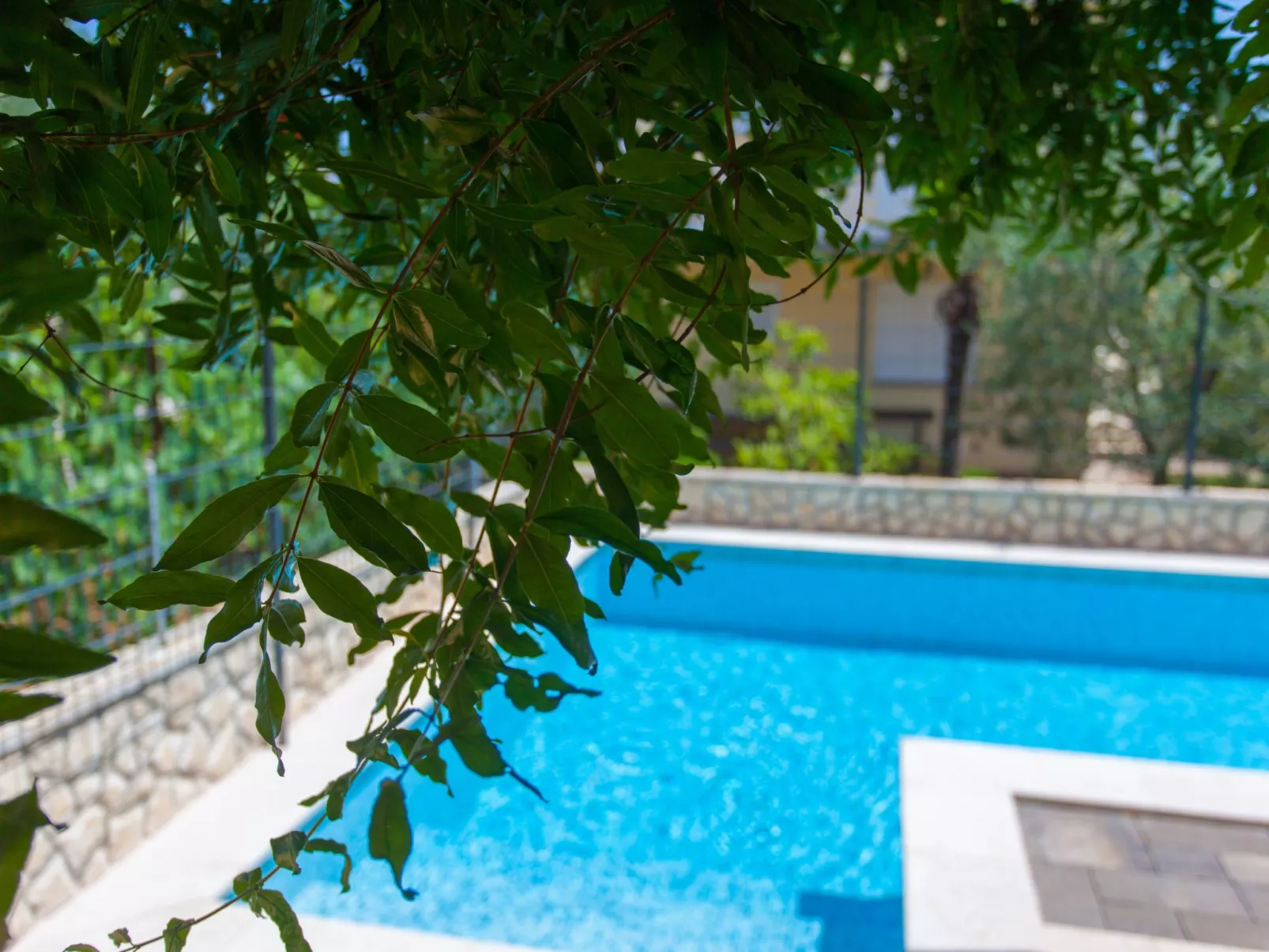 Für 2 Personen  + 1 Kind ca. 40 m&sup2; in Šilo, Adriaküste Kroatien (Kroatisch-Buiten