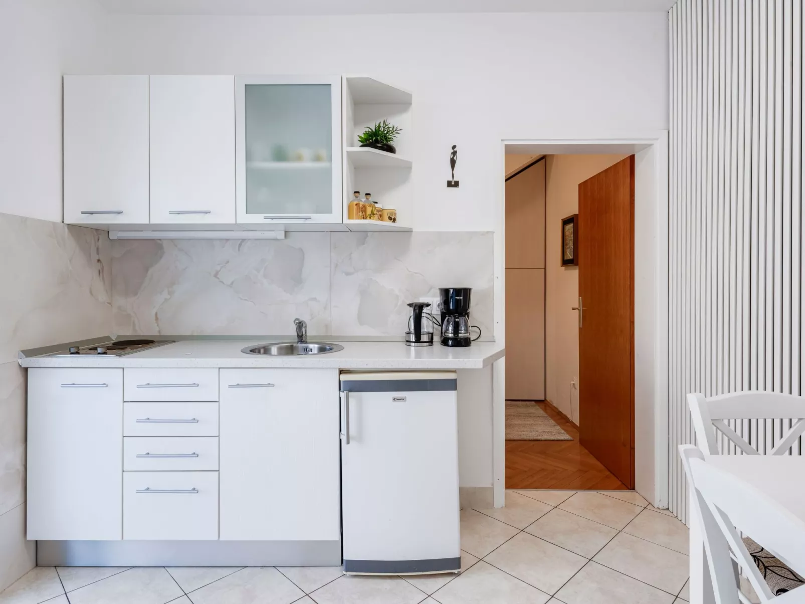 Ivona mit Terrasse und Außendusche-Binnen