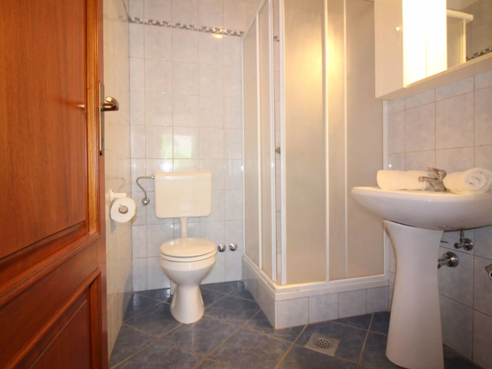 Iko 1  in Porec mit Terrasse-Binnen