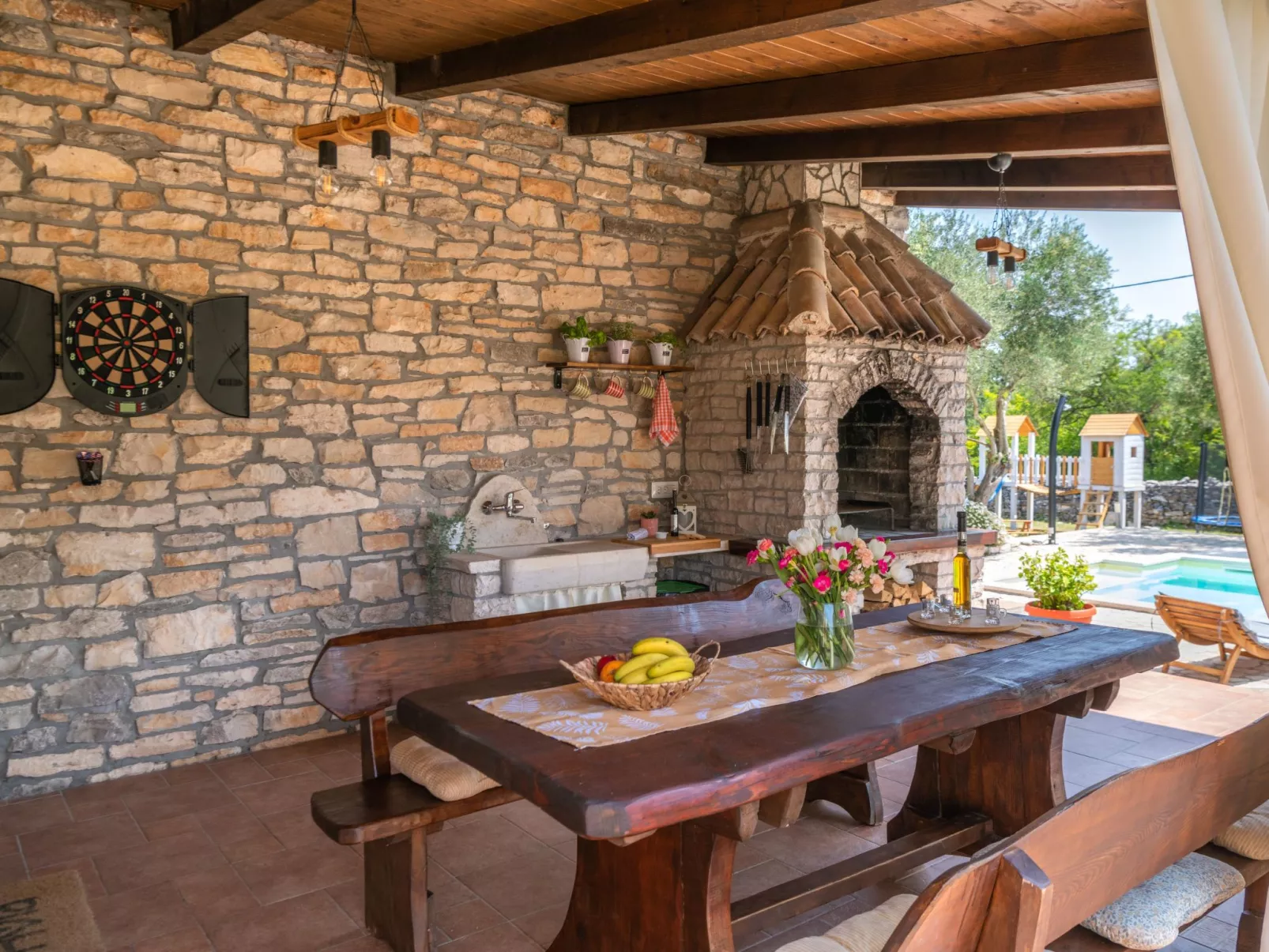 Villa mit privatem Pool und großem Garten-Buiten