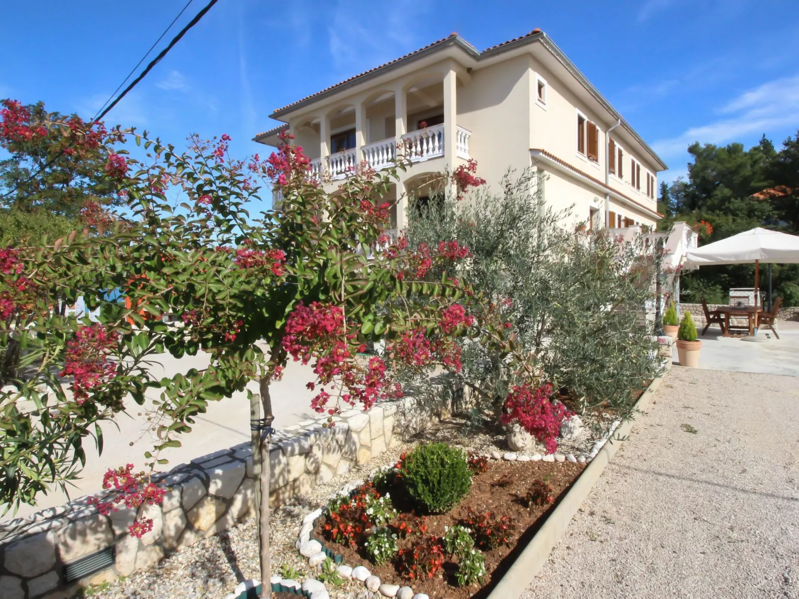 Apartment Ivanka-Buiten