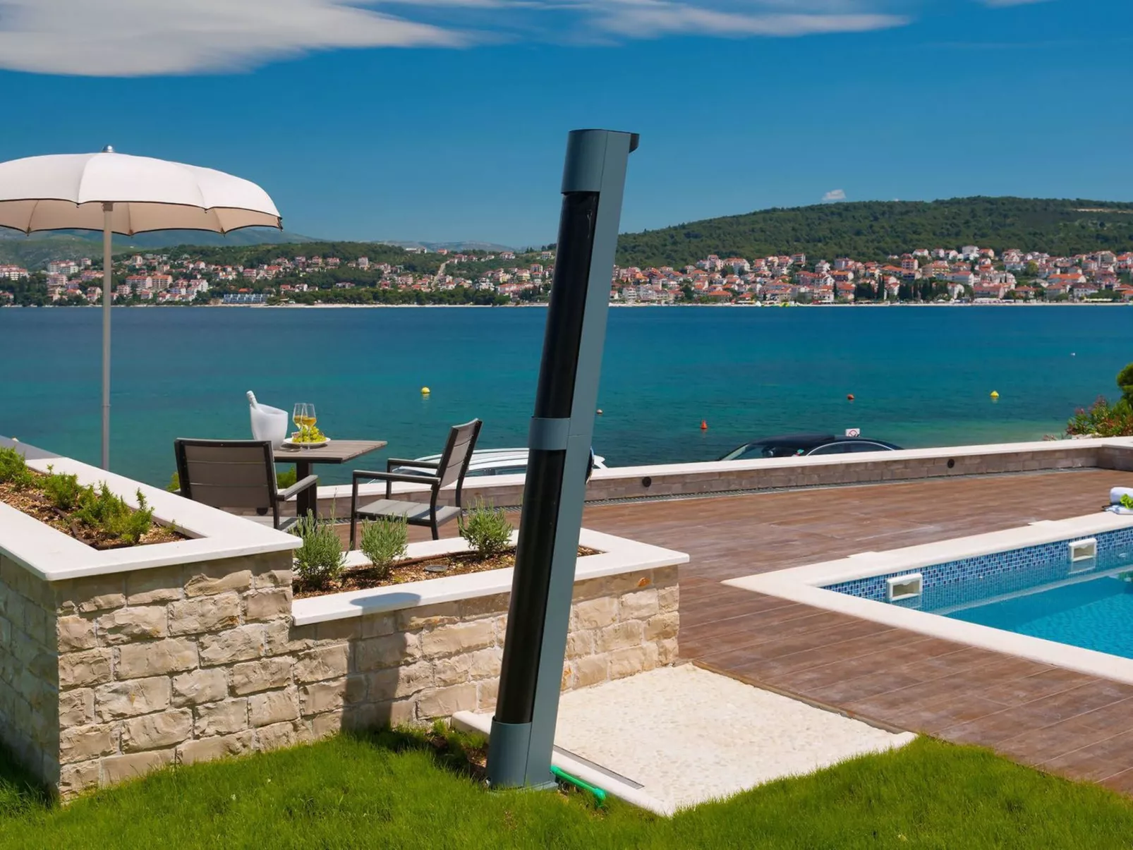 Luxuriöse Villa Rose am Strand mit Pool-Buiten