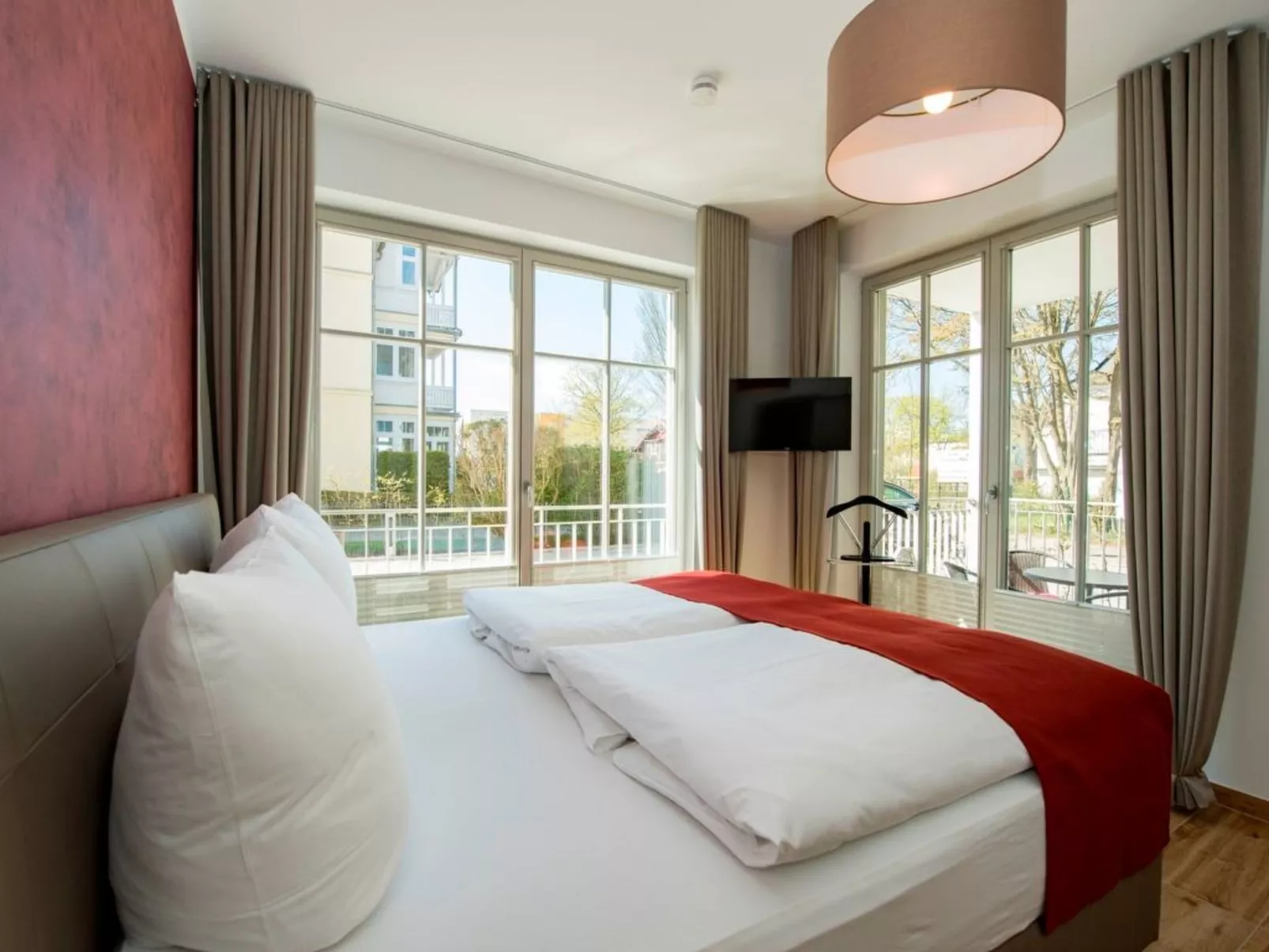 Pauline-Image-tags.info