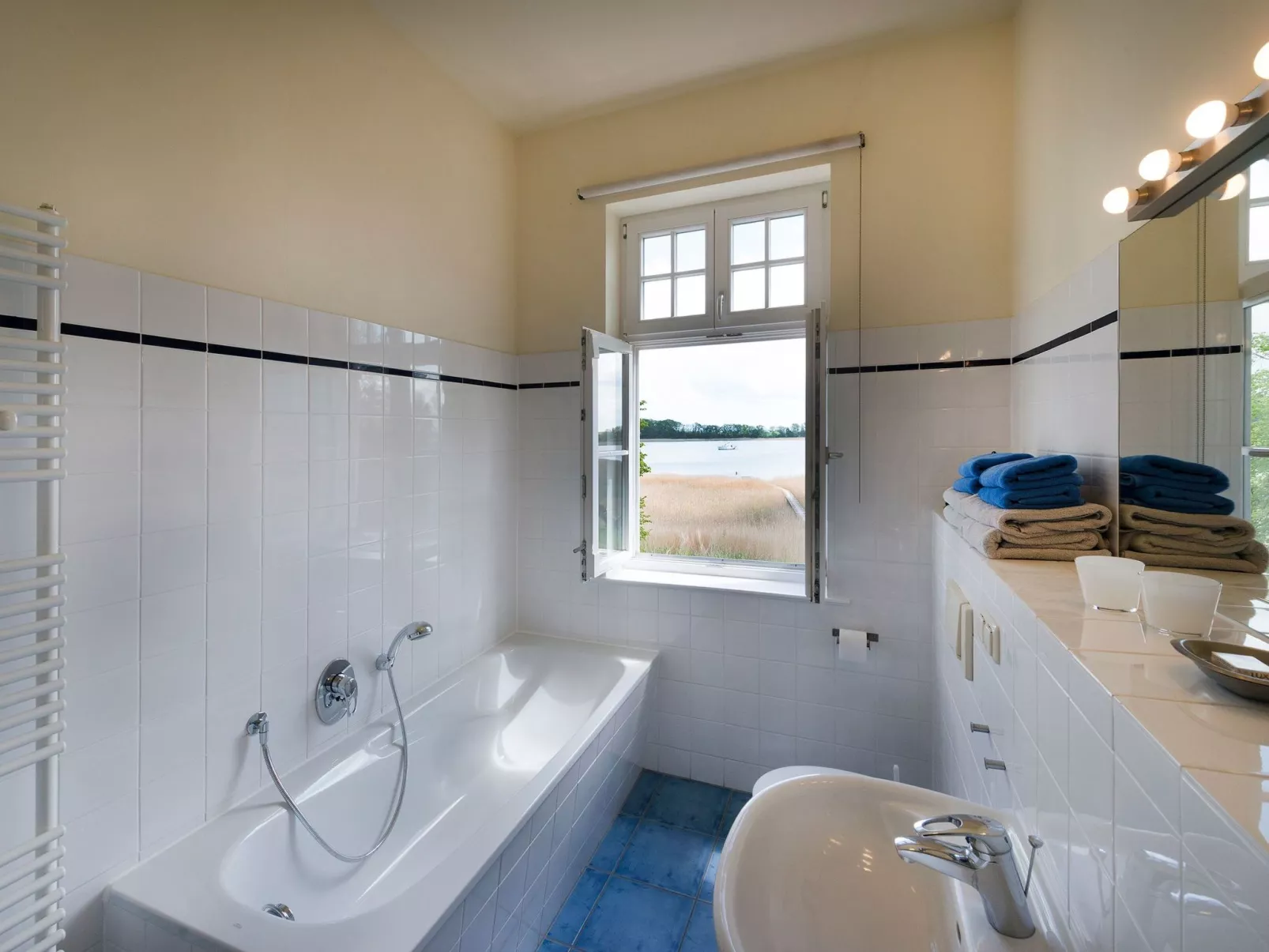 Wohnung im zweiten Obergeschoss des Gutshauses-Binnen