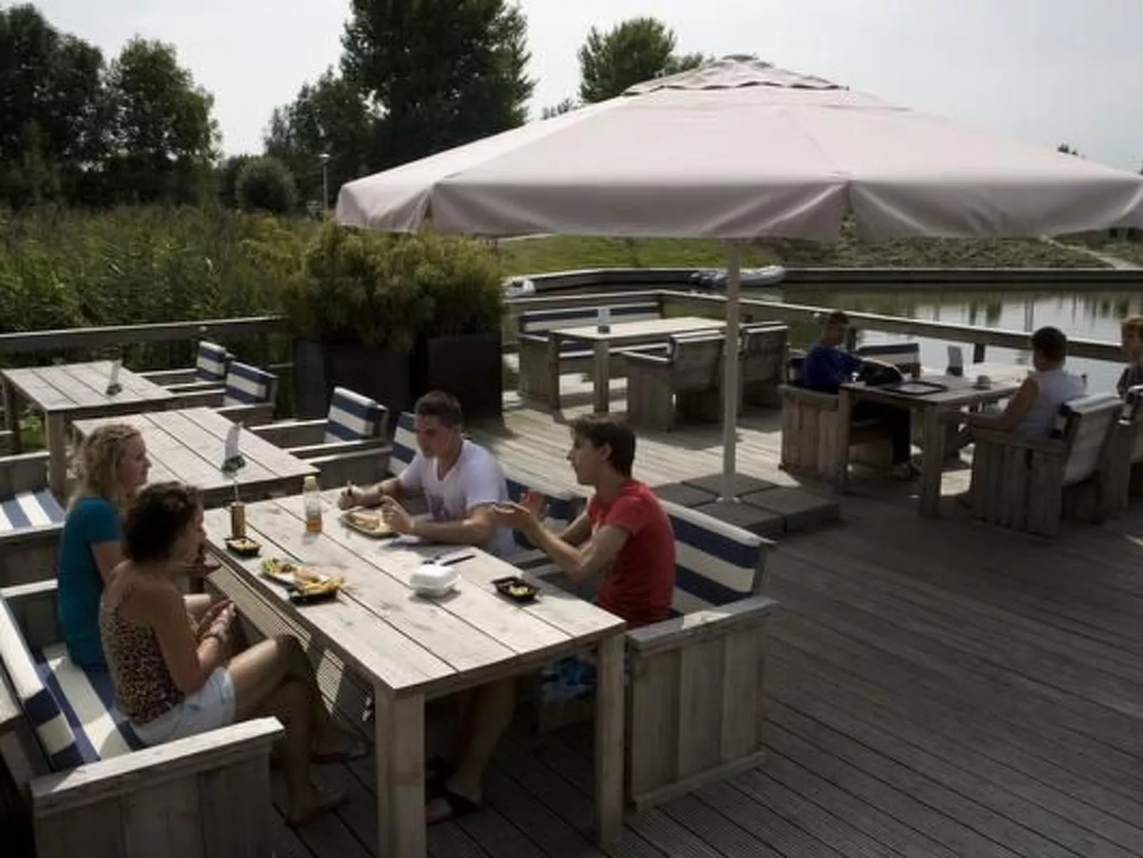 Mit Außen-Sauna und Außen-Whirlpool-Binnen