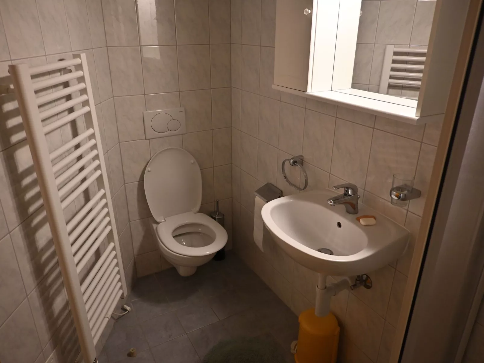 Mit Privatparkplatz-Binnen