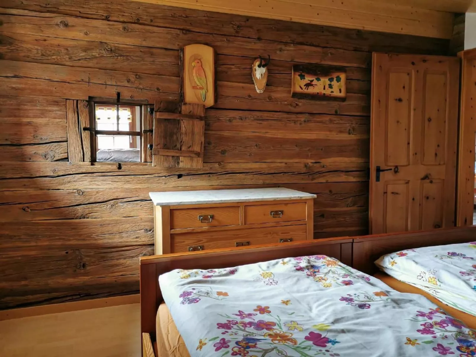 Alphütte Murmolta auf der Sonnenterrasse im Wallis-Binnen