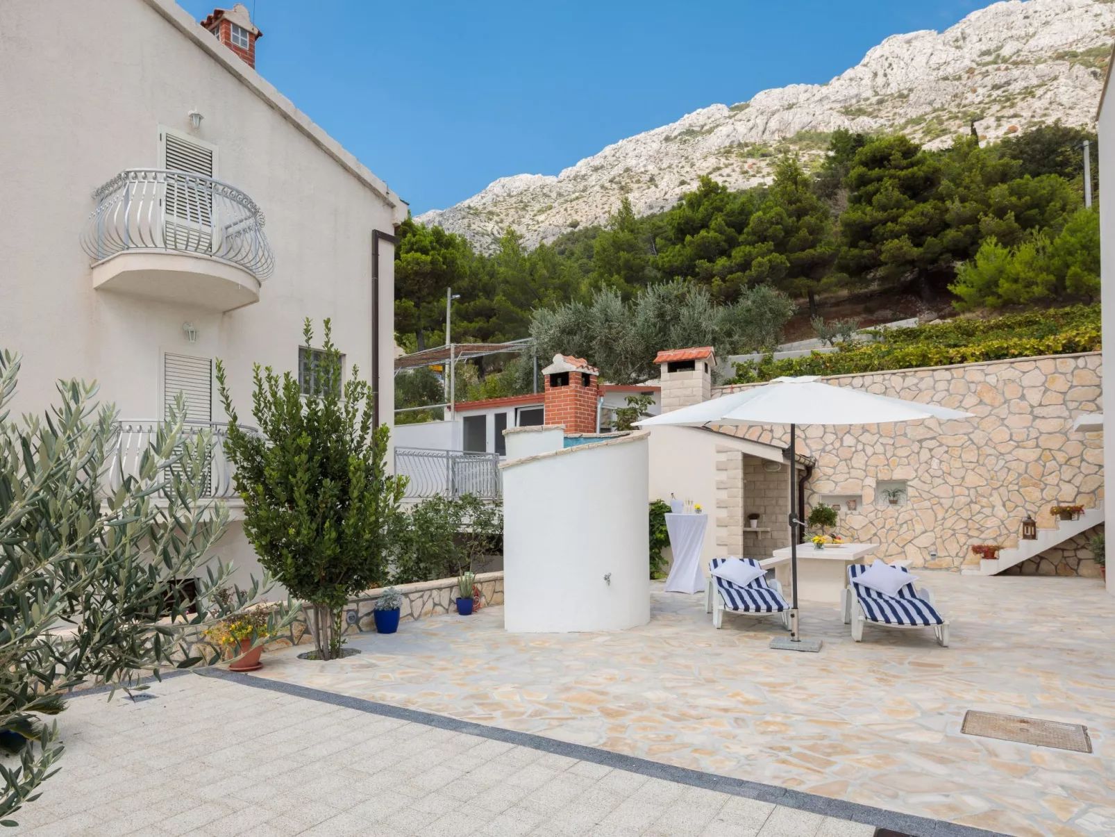 Moderne, helle Ferienwohnung mit Meerblick-Buiten