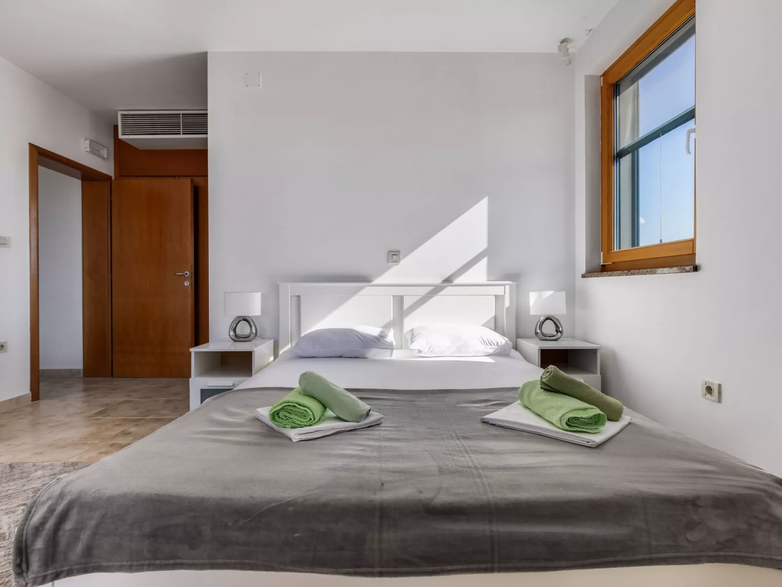 Luxuriöse Villa mit Meerblick - von TA Leut Agency-Binnen