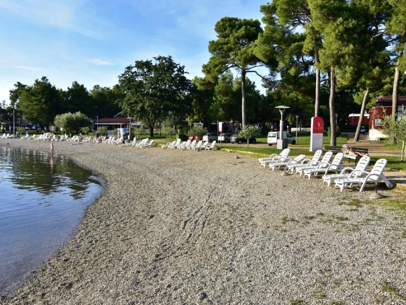 Große Wohnung in Umag mit Terrasse und Grill-Buiten