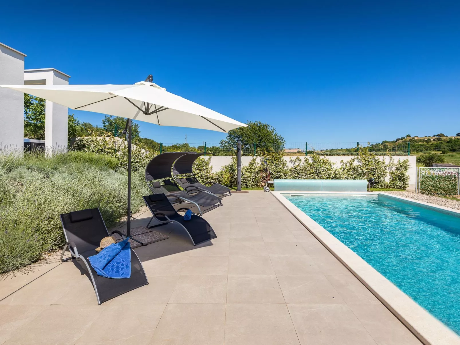 Villa Grofica, beheizter Pool, Taverne, Strandnähe-Buiten