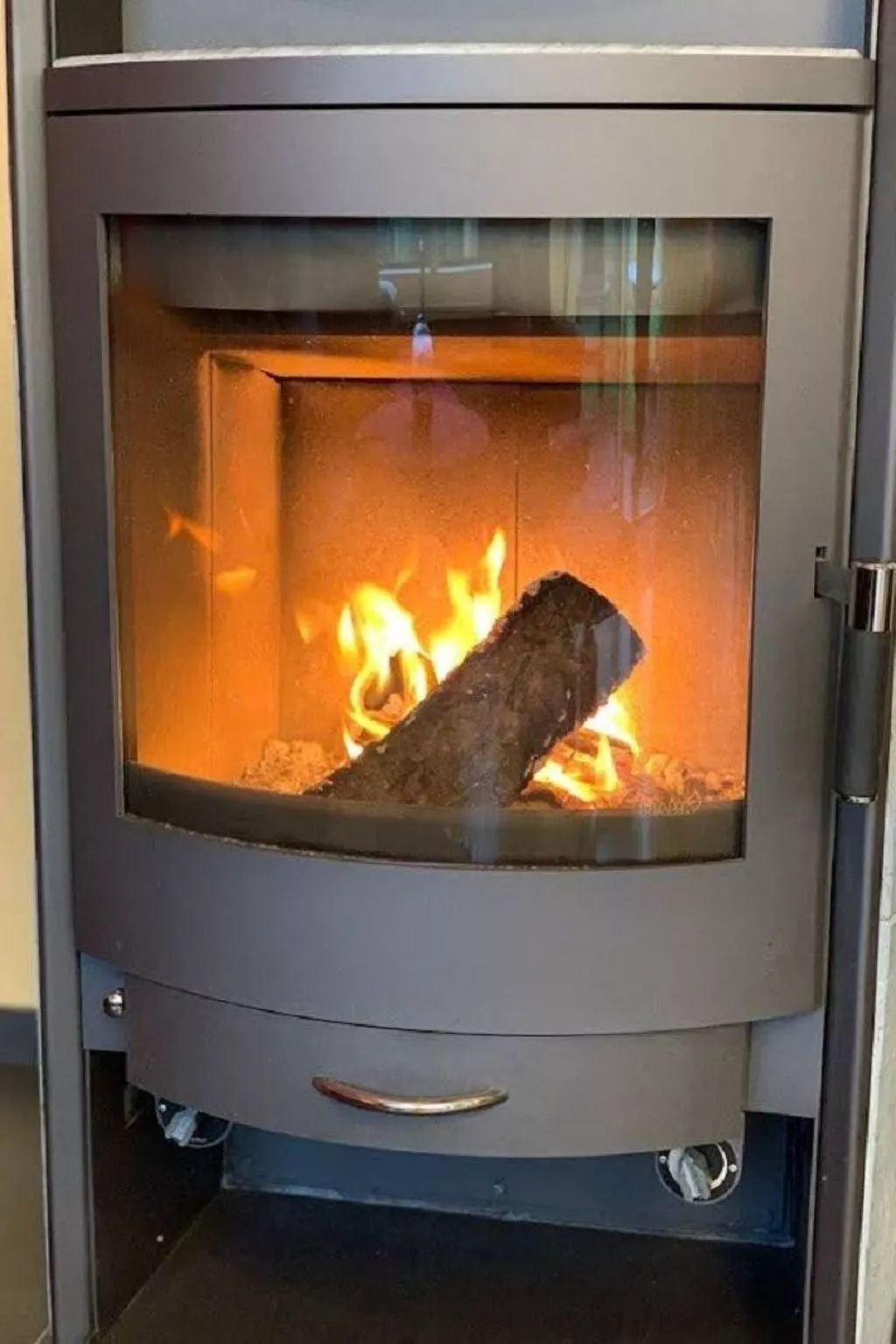 Modernes Ferienhaus unweit eines schönen Badesees